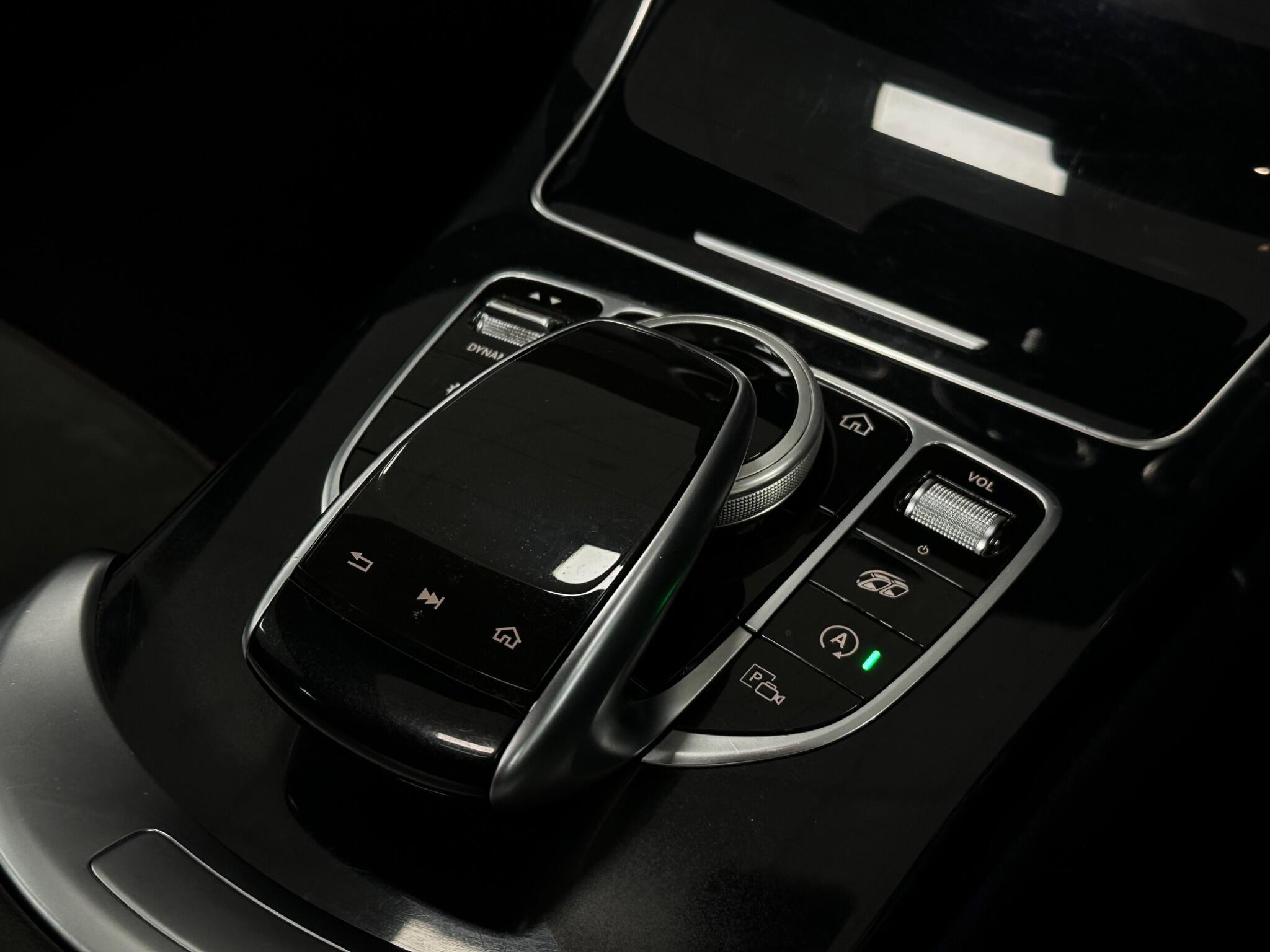 Mercedes-Benz C-Class view 26