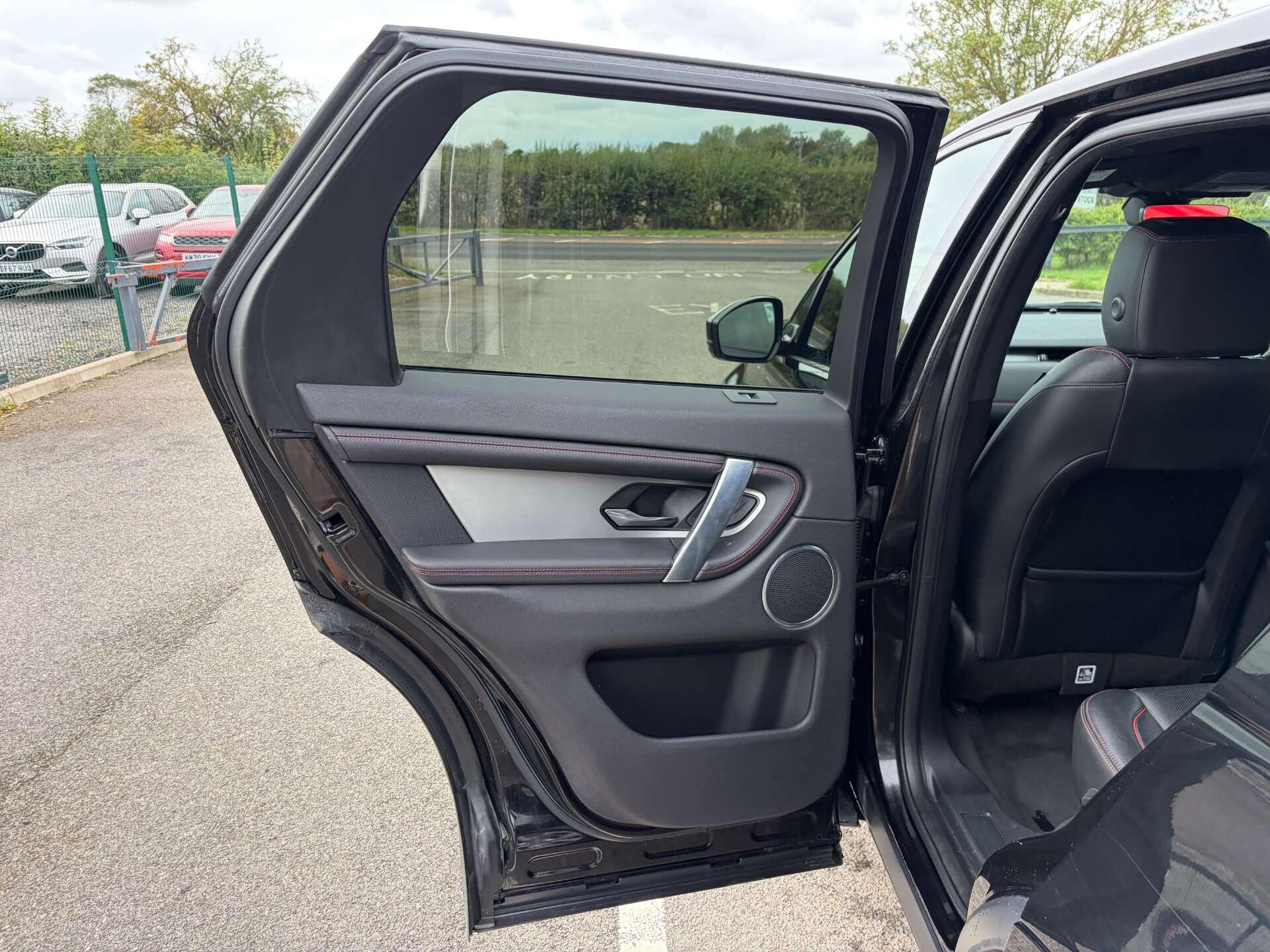 Land Rover Discovery Sport view 19
