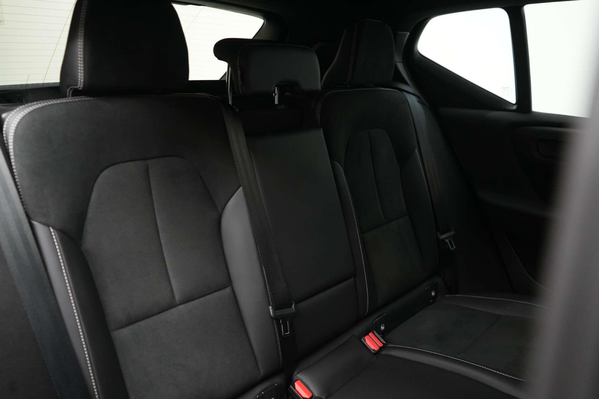 Volvo XC40 view 19