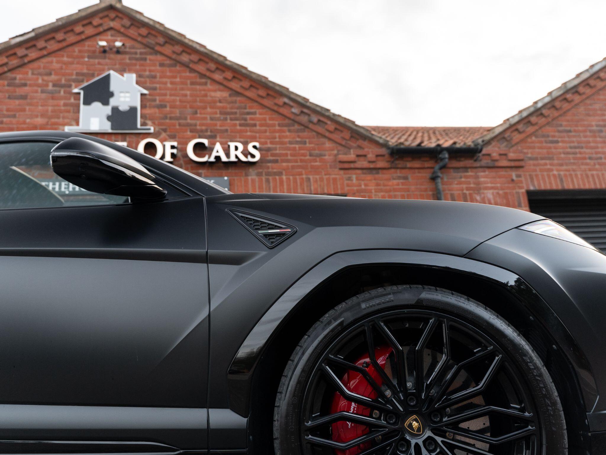 Lamborghini Urus view 28