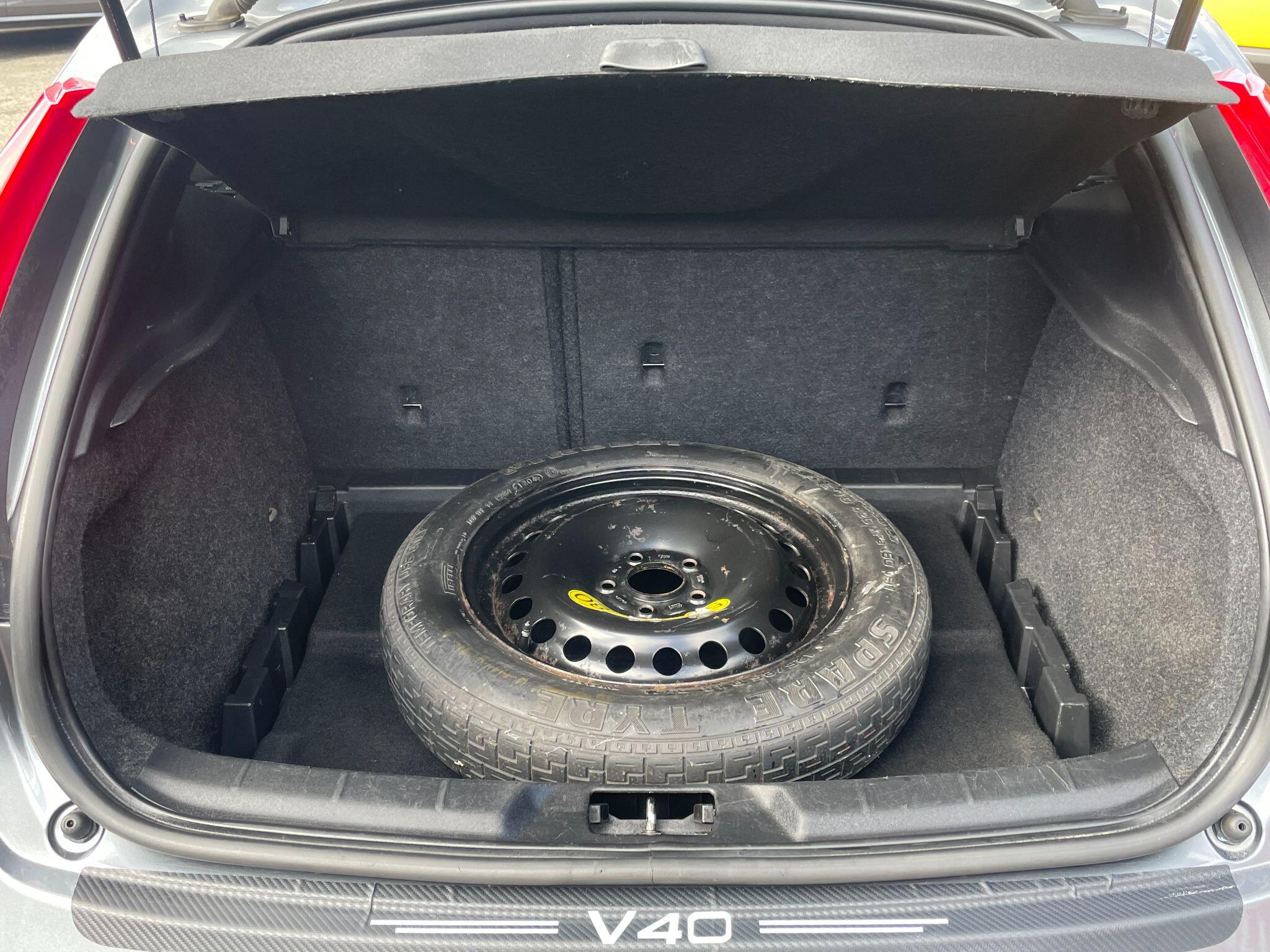 Volvo V40 view 23