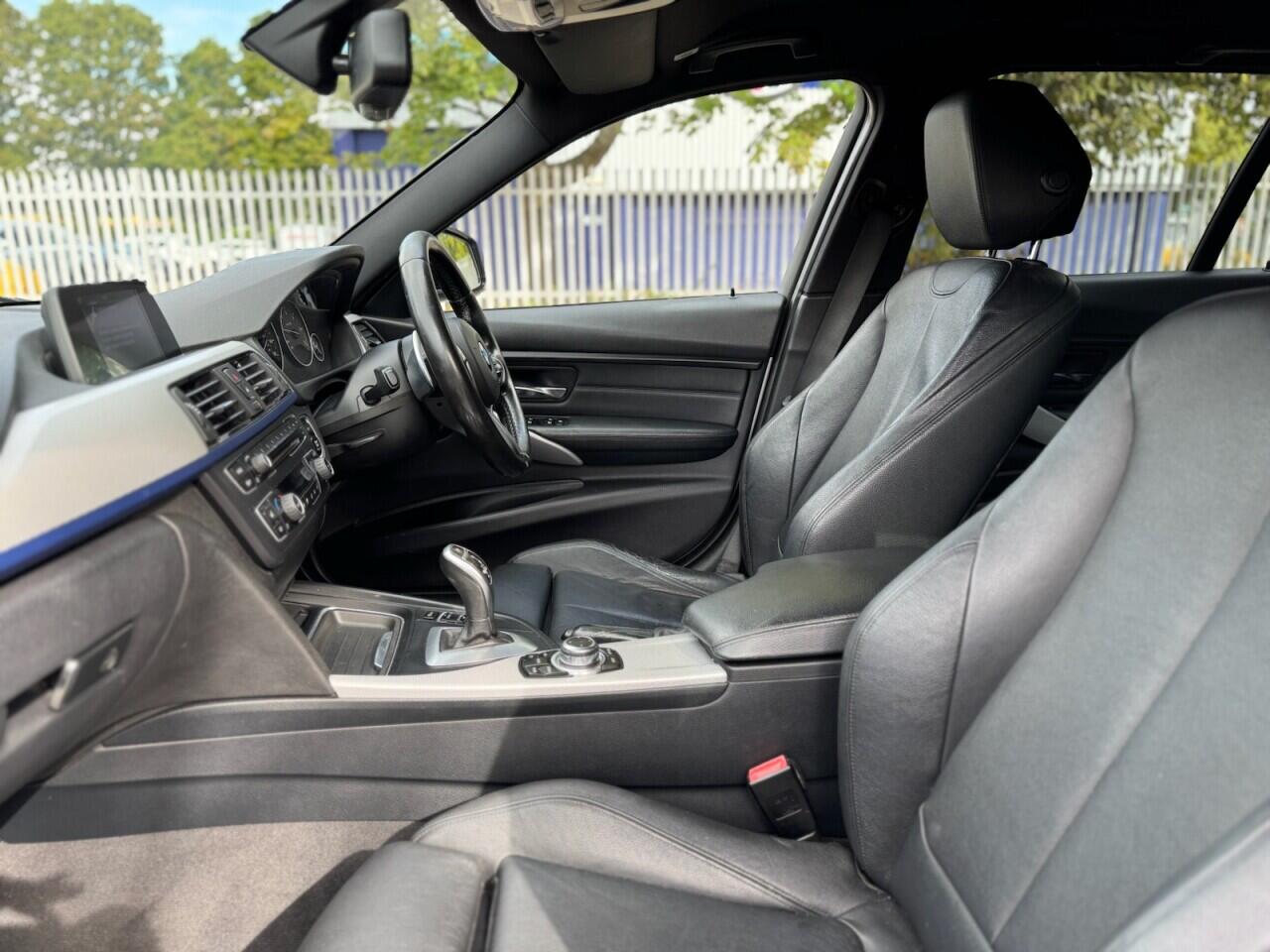 BMW 3 Series view 28