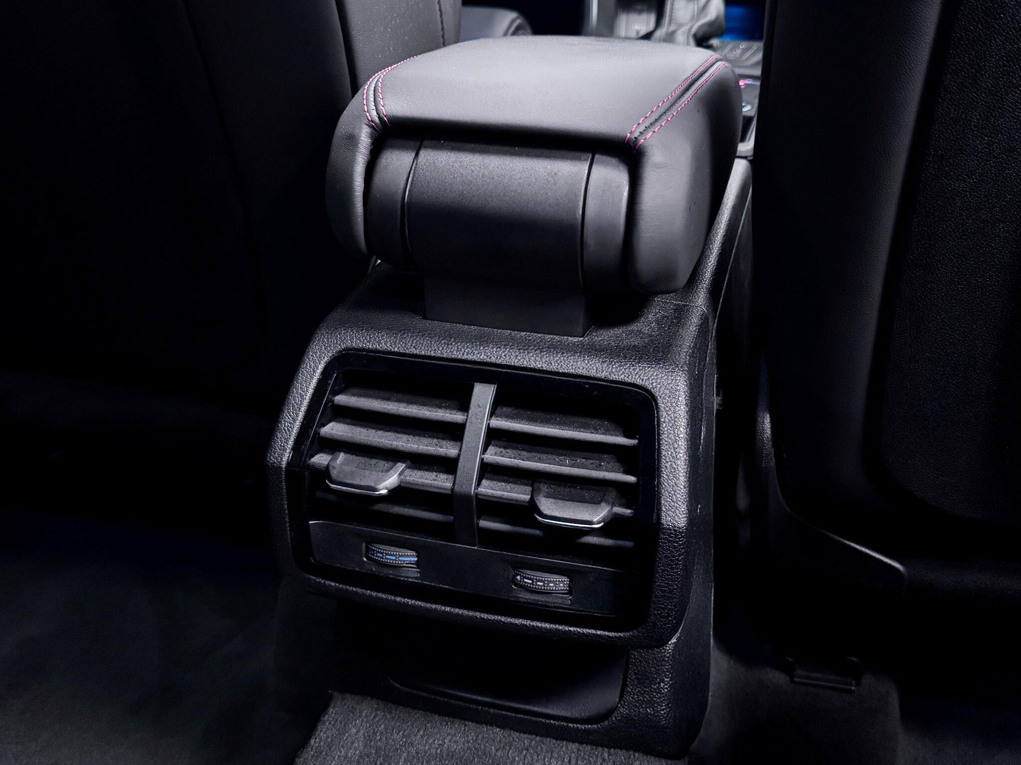 Audi RS Q3 view 13