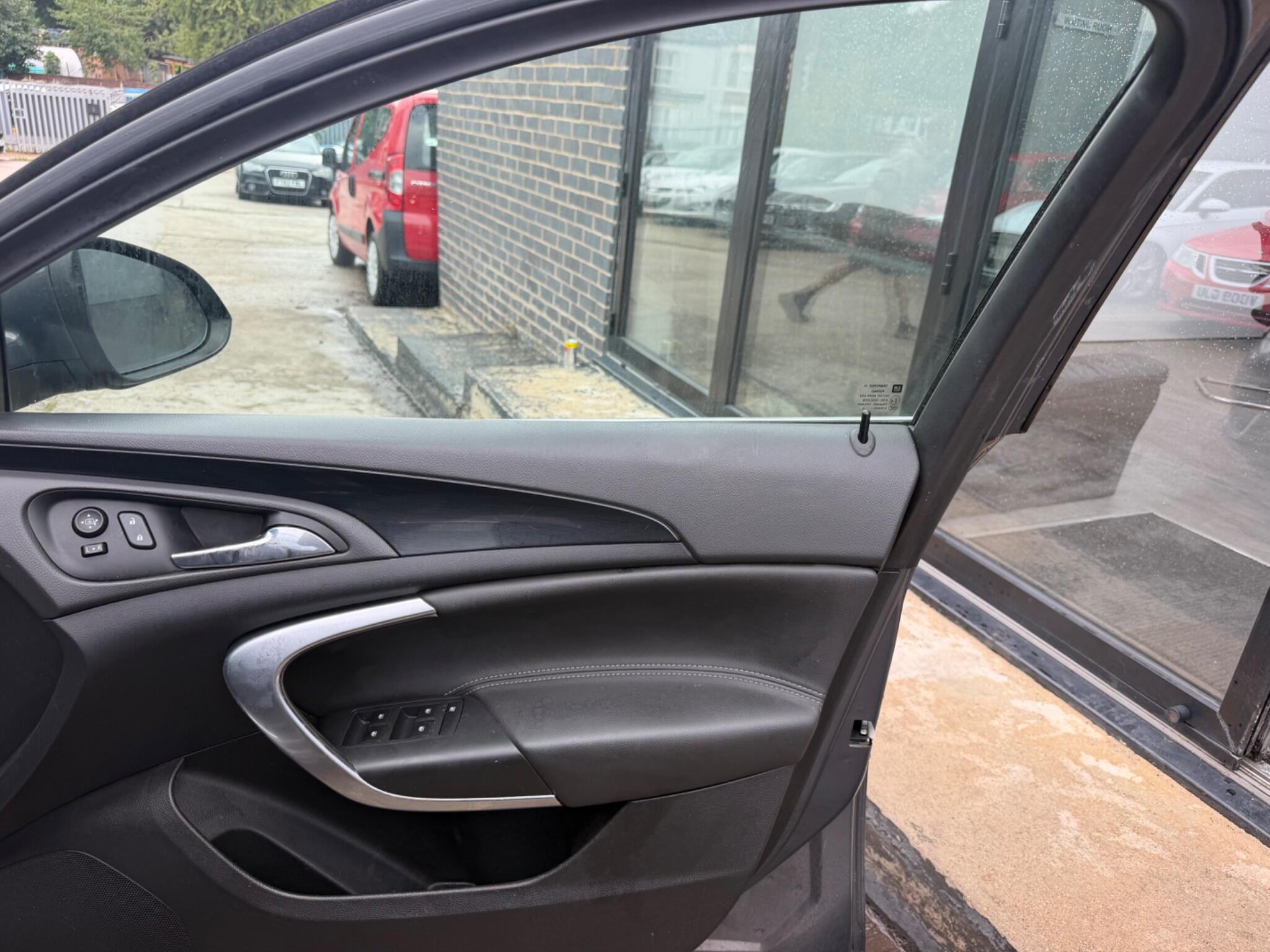 Vauxhall Insignia view 9