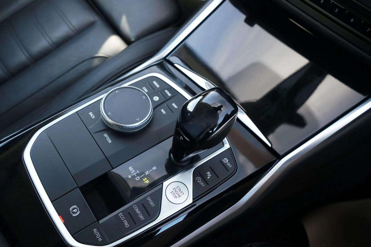 BMW 3 Series view 32