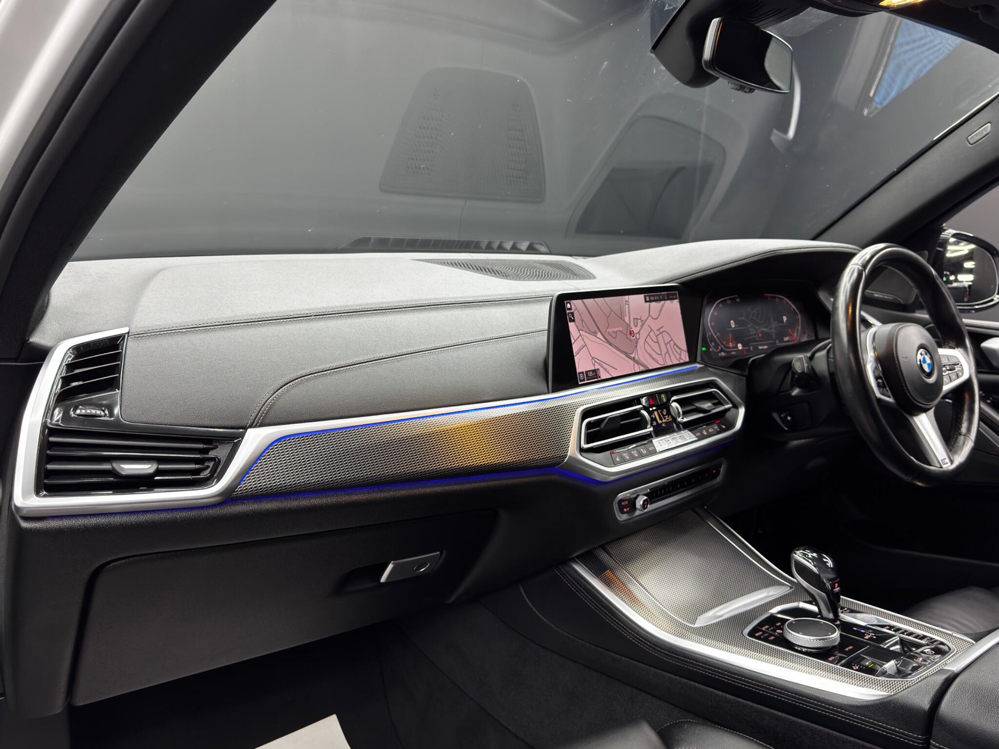 BMW X5 view 11