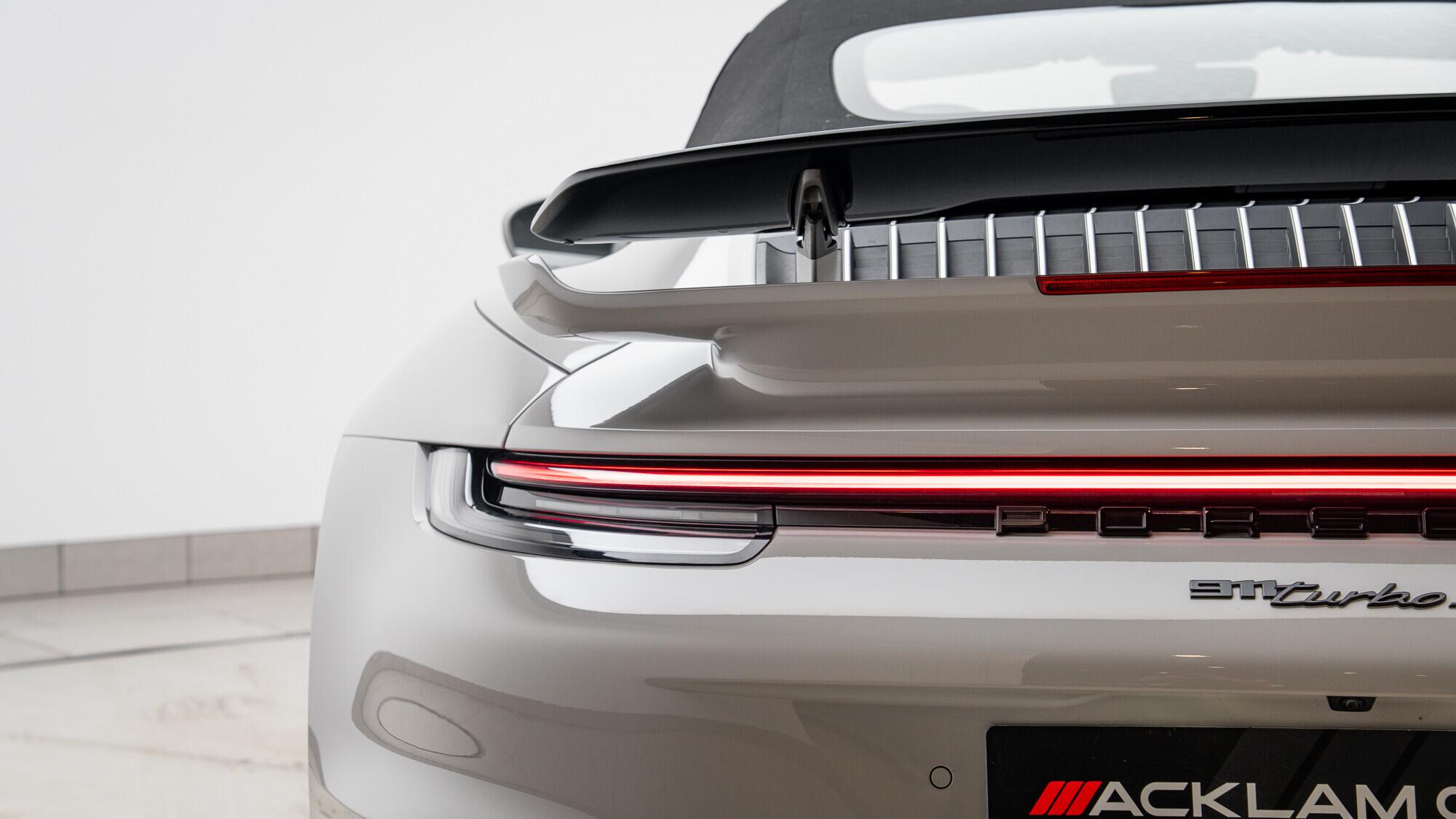 Porsche 911 view 9