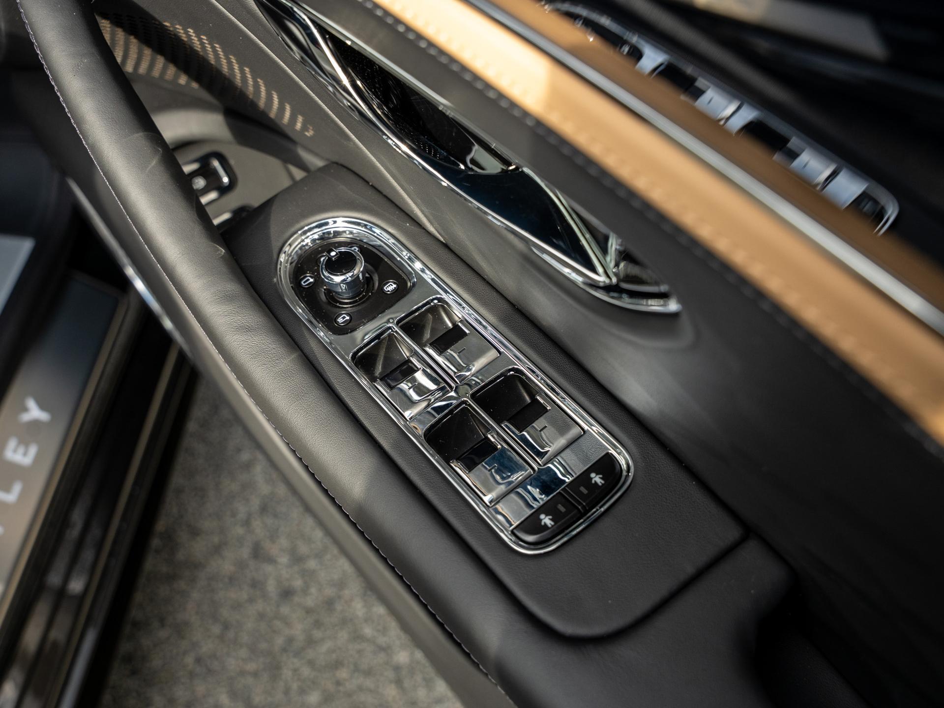 Bentley Flying Spur view 34