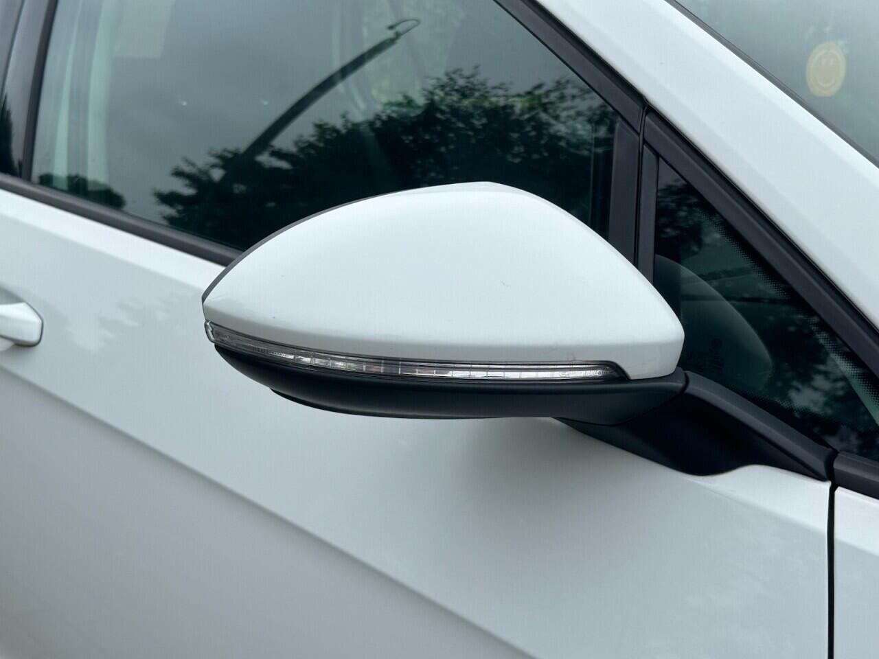 Volkswagen Golf view 14