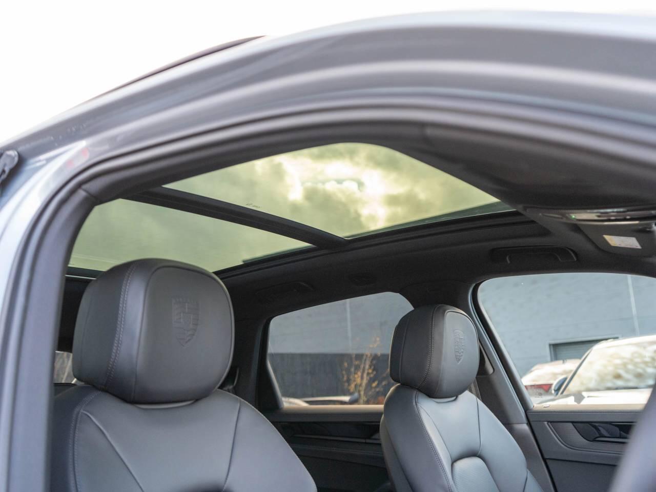 Porsche Cayenne view 48