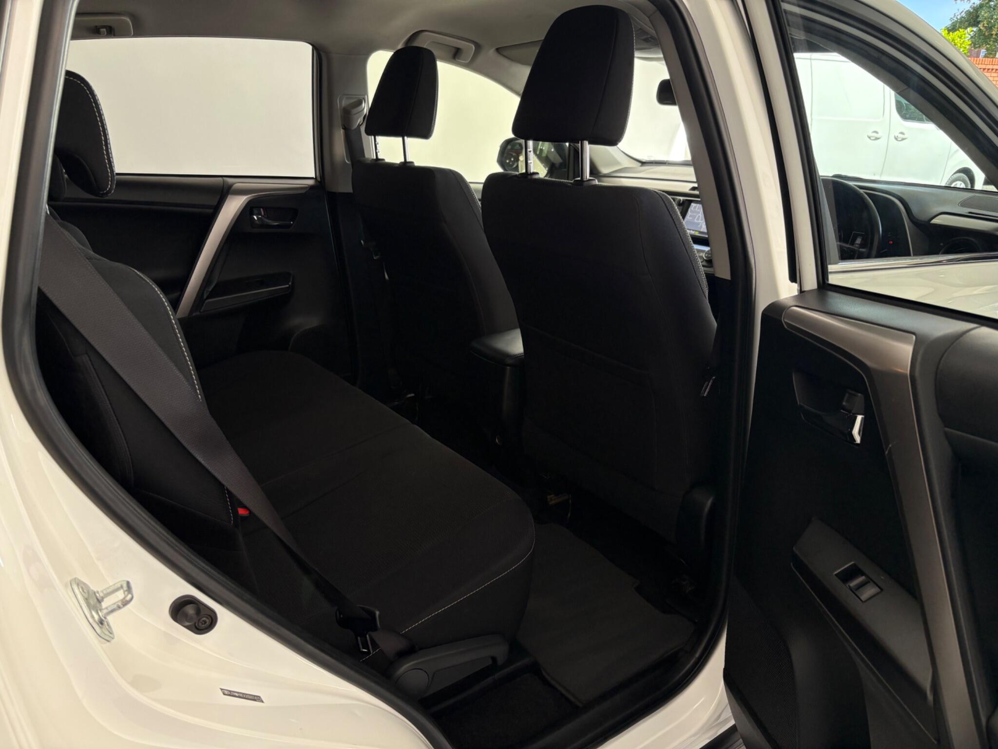 Toyota RAV4 view 16
