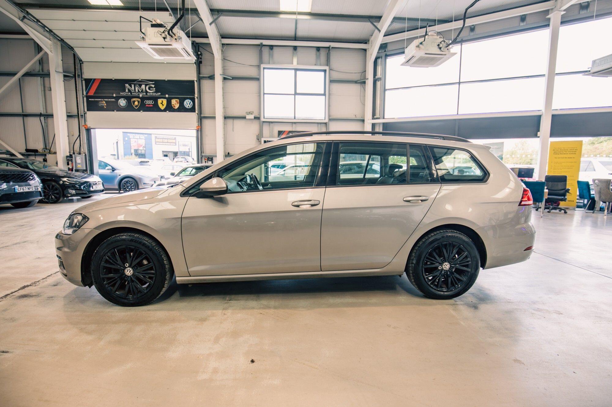 Volkswagen Golf view 26