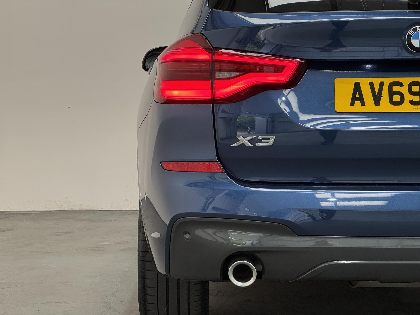 BMW X3 view 9