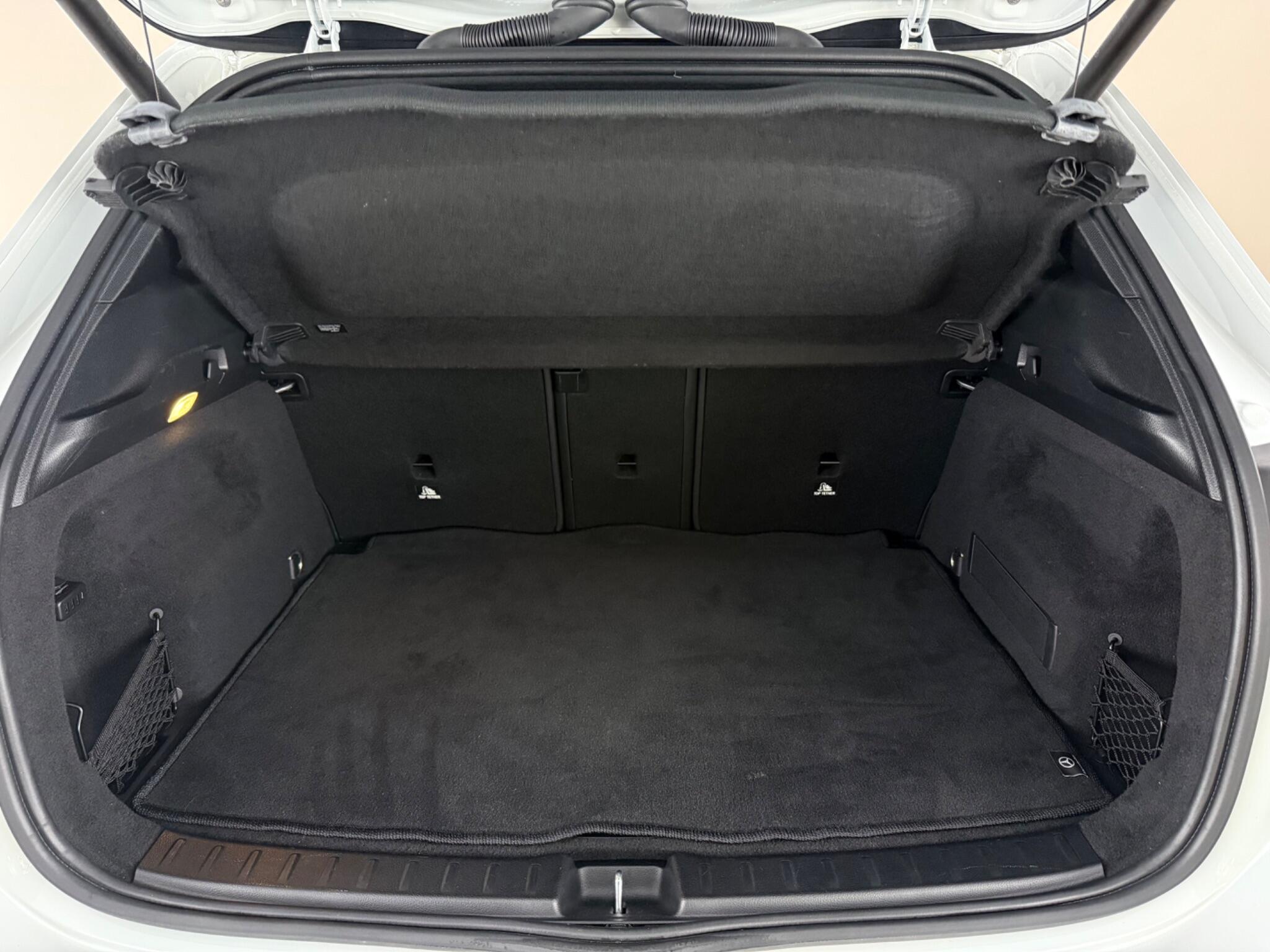 Mercedes-Benz Gla view 10