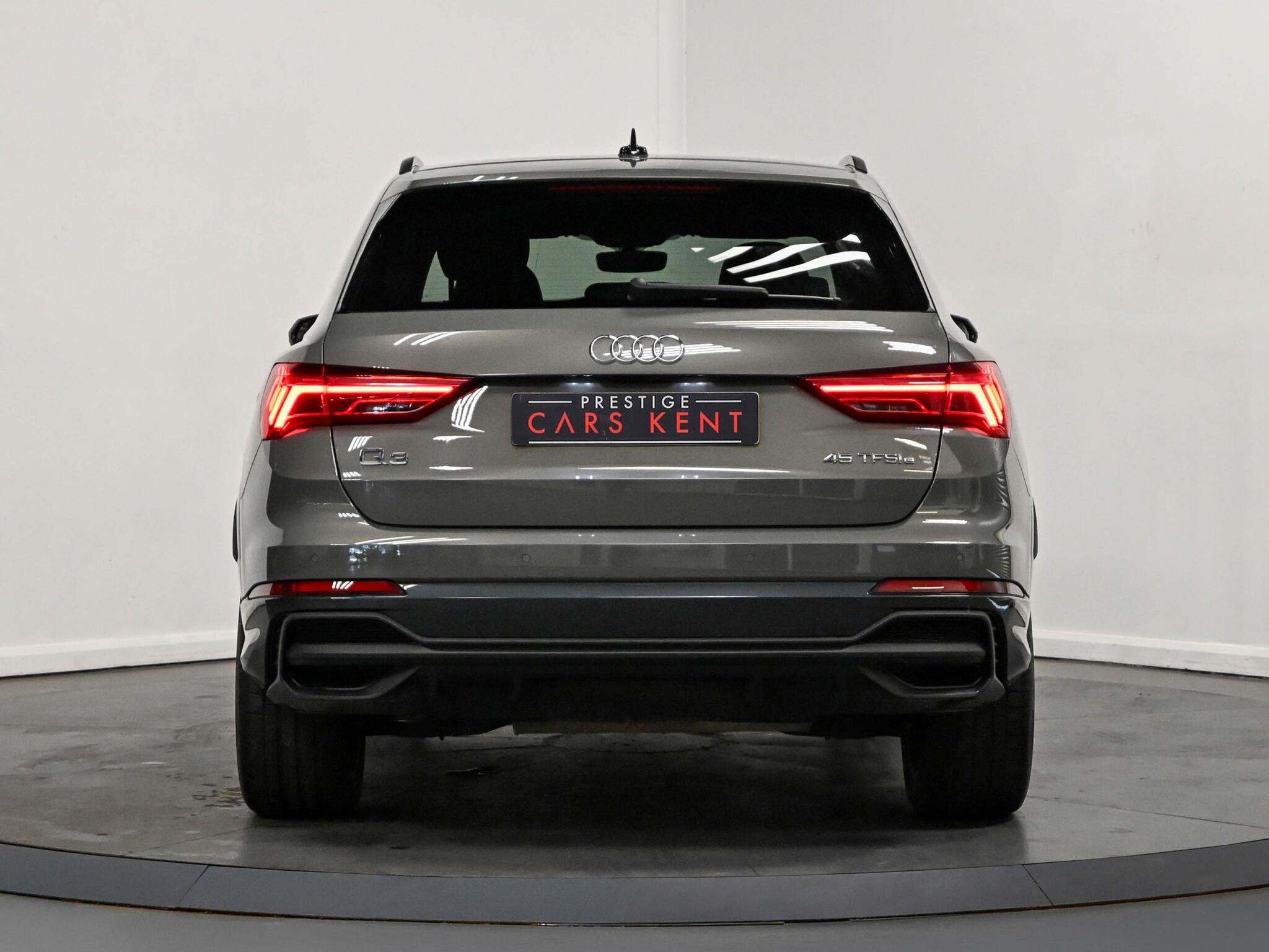 Audi Q3 view 22