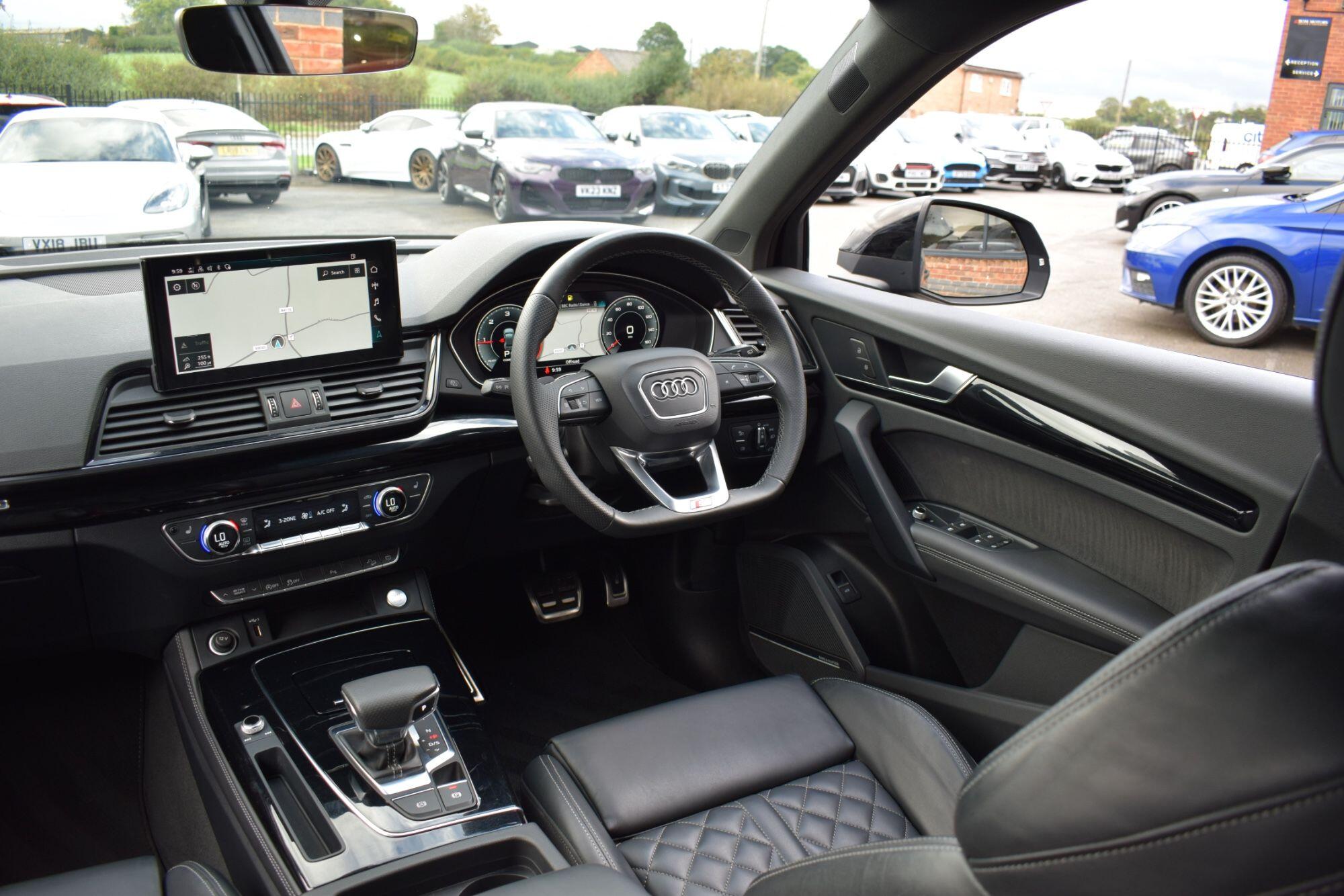 Audi Q5 view 25