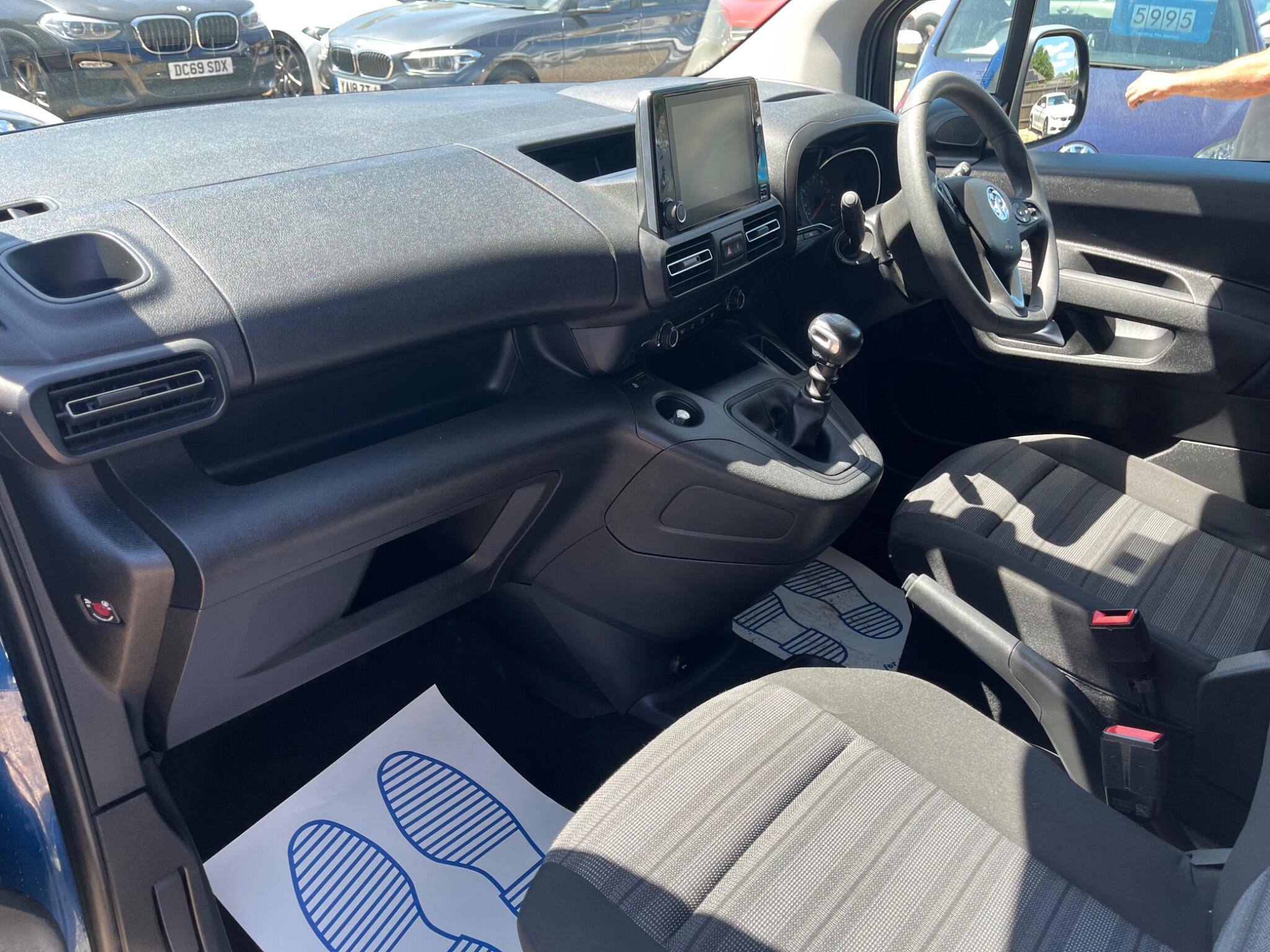 Vauxhall Combo Life view 10