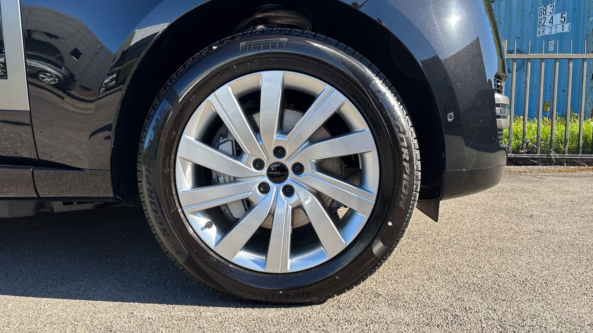 Land Rover Range Rover view 26