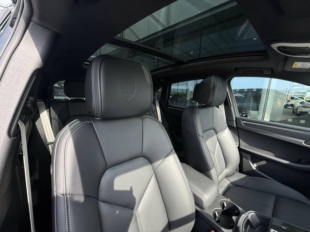 Porsche Macan view 14