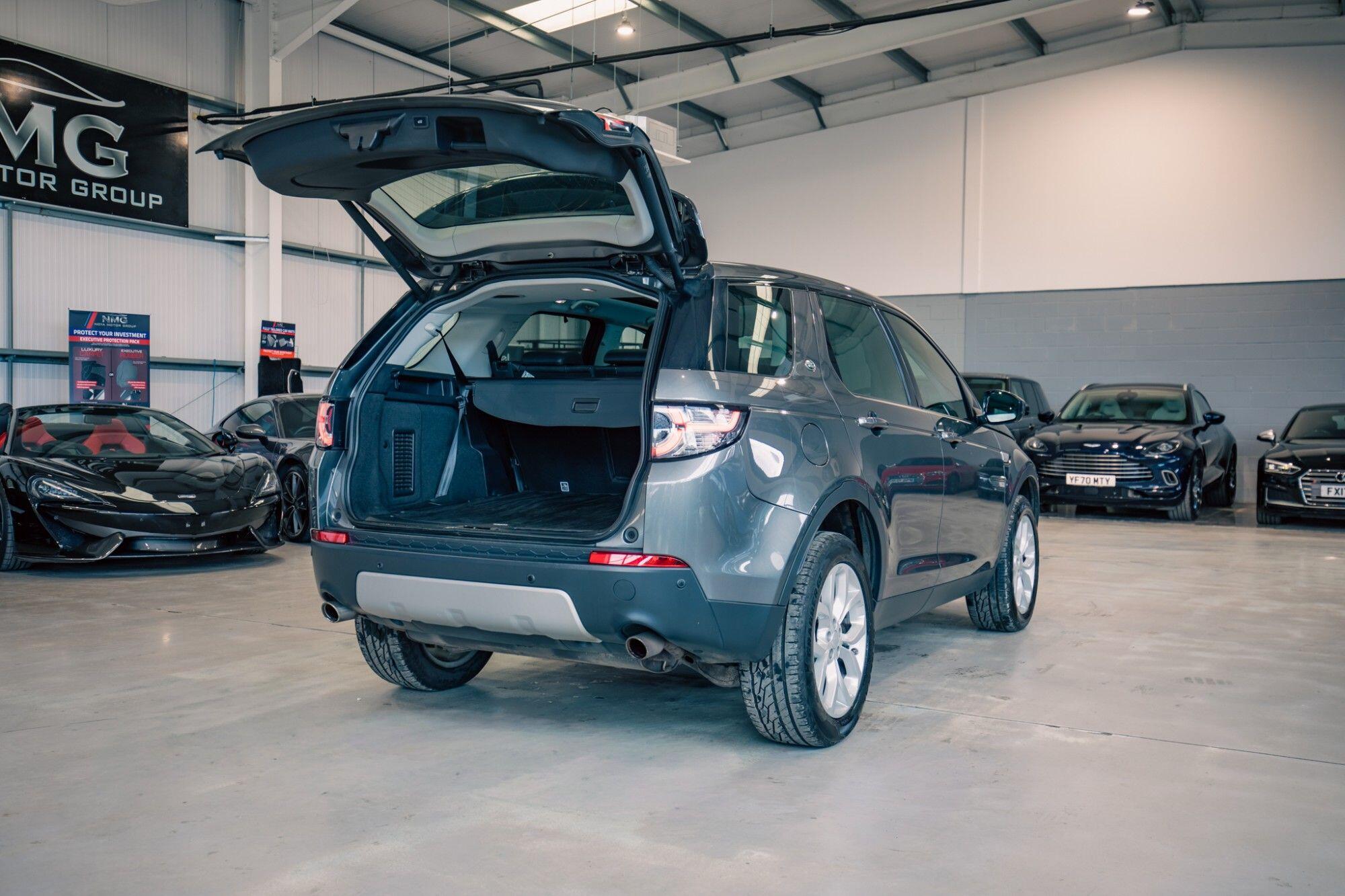 Land Rover Discovery Sport view 31