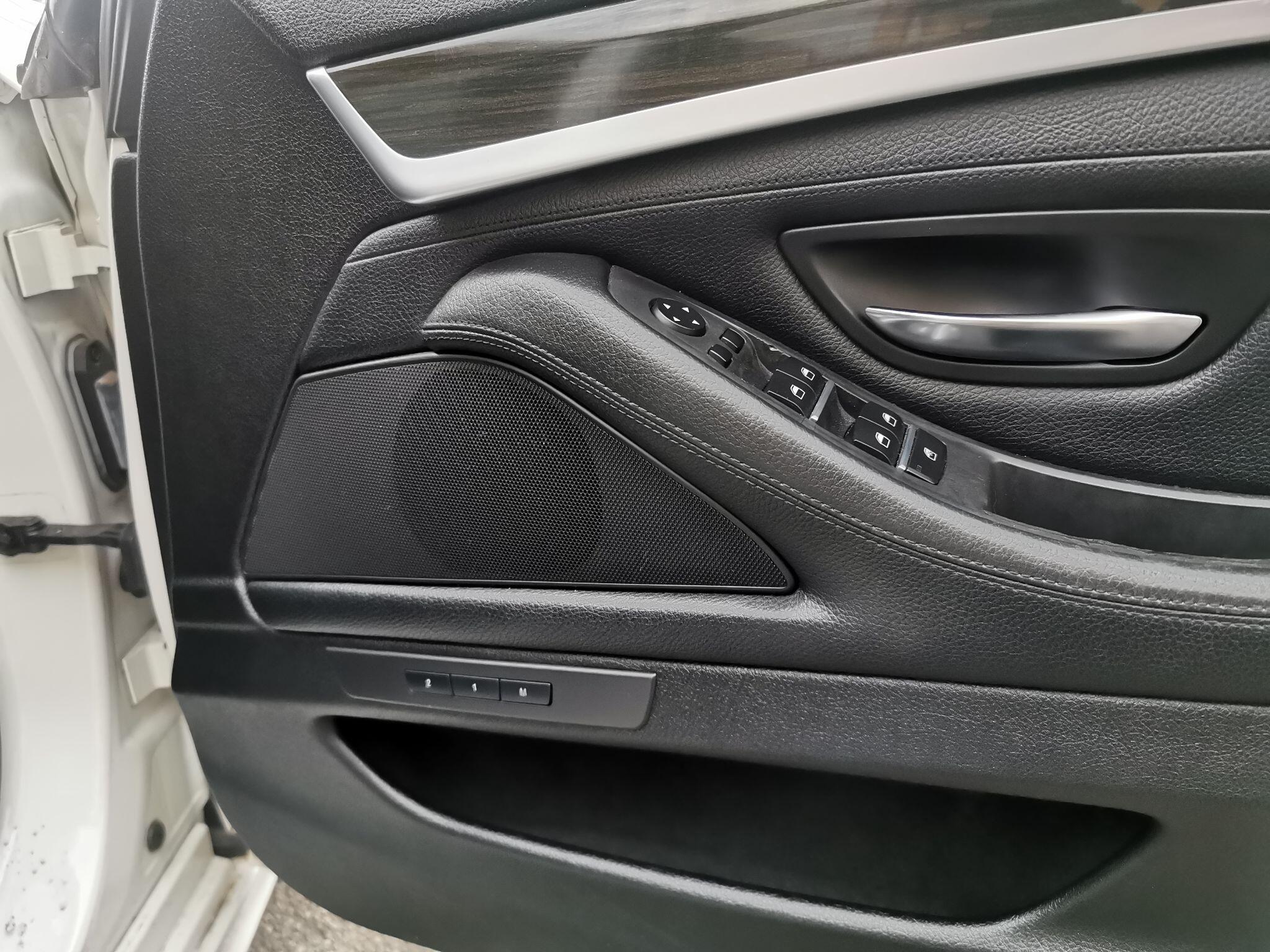 BMW 5 Series view 21