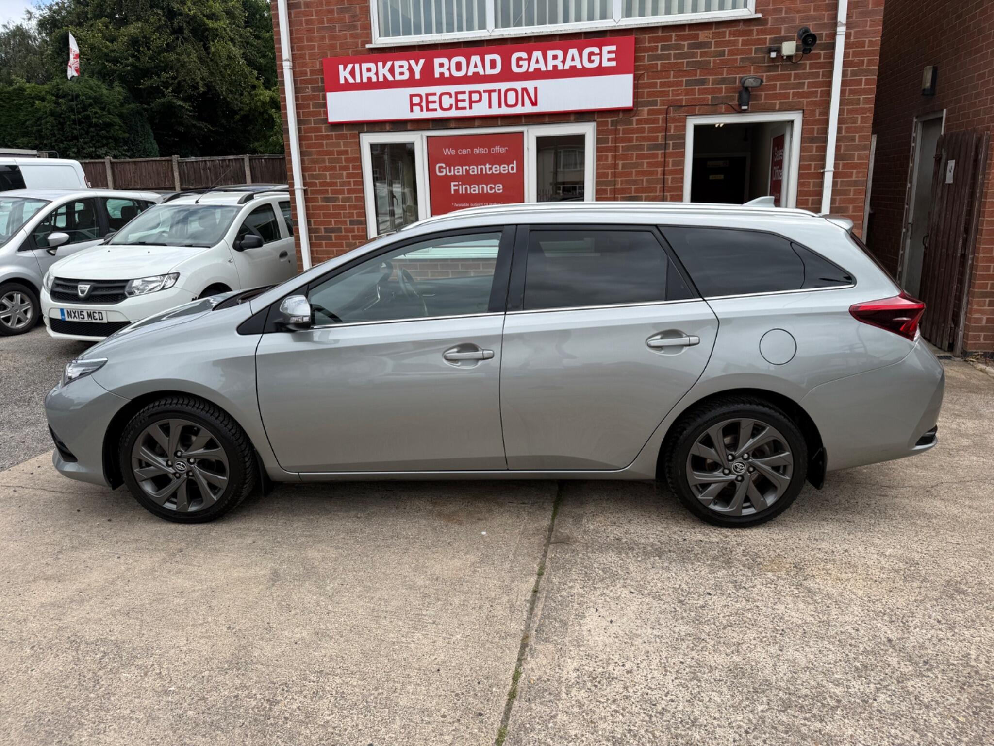 Toyota Auris view 5