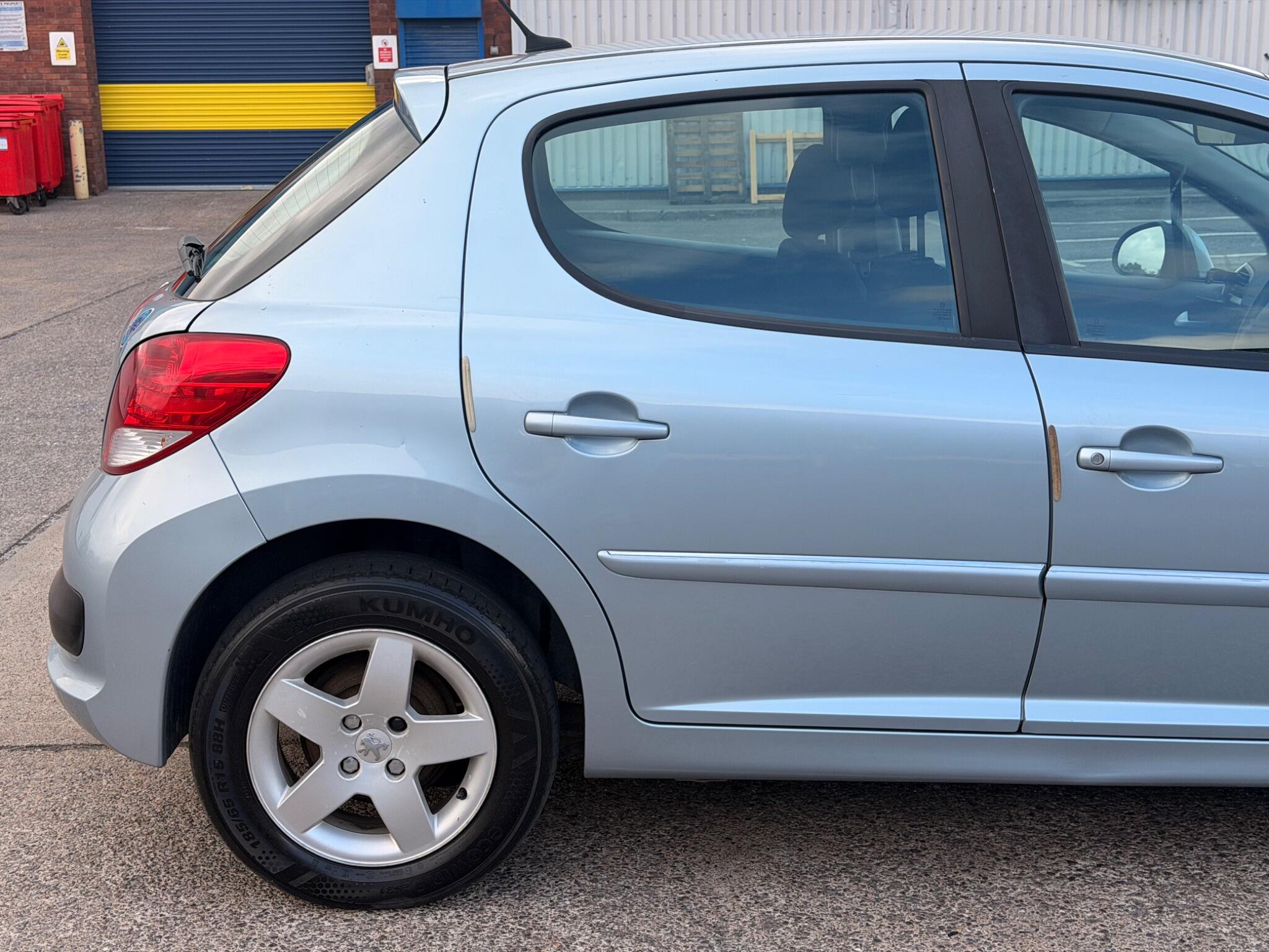 Peugeot 207 view 15