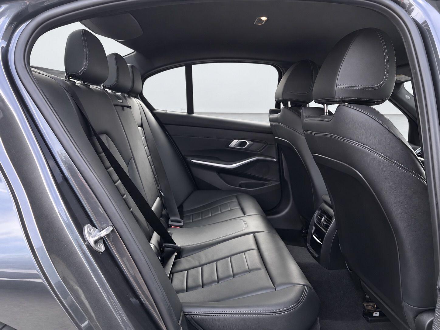 BMW 3 Series view 31