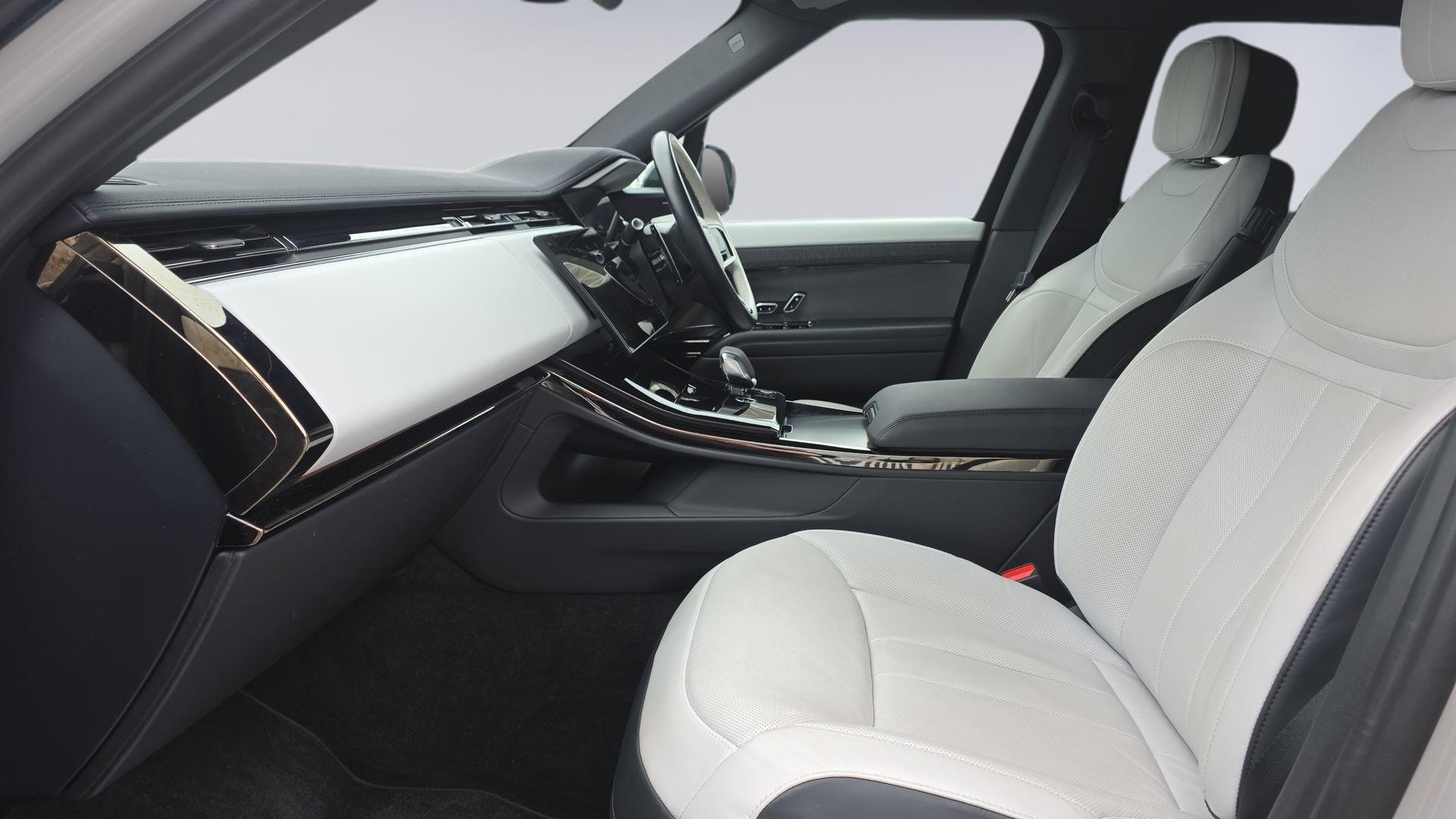 Land Rover Range Rover Sport view 3