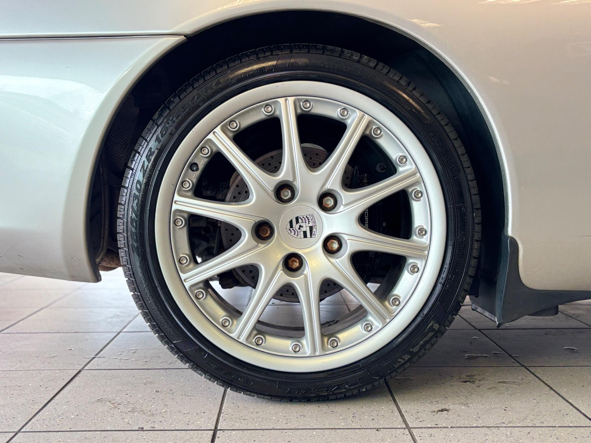 Porsche 911 view 29