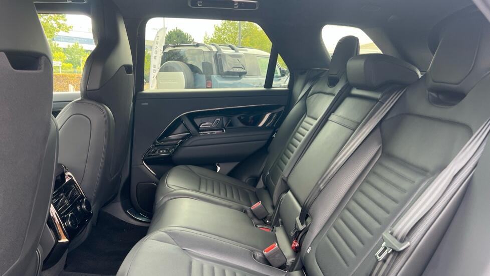 Land Rover Range Rover Sport view 4