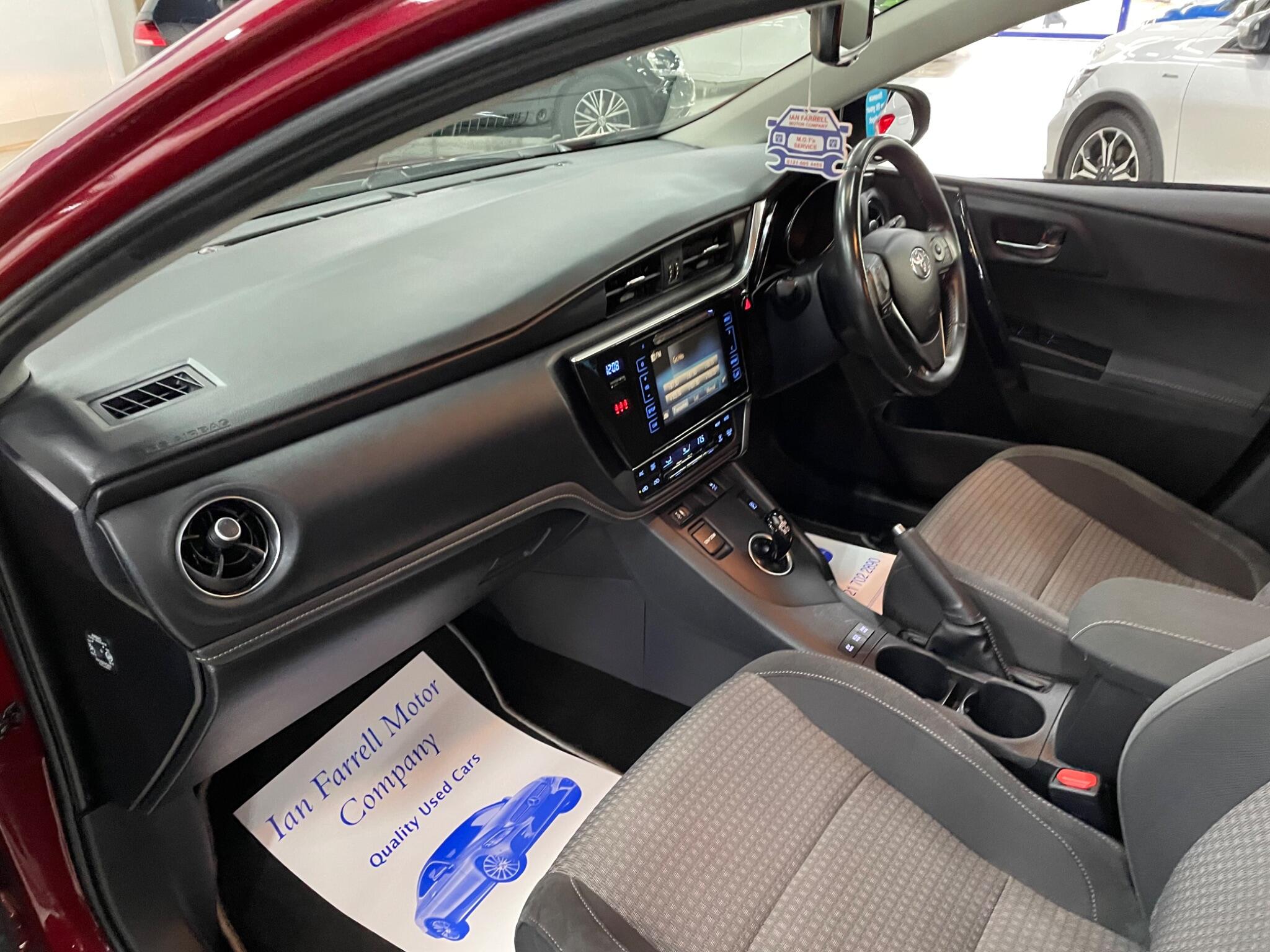 Toyota Auris view 16