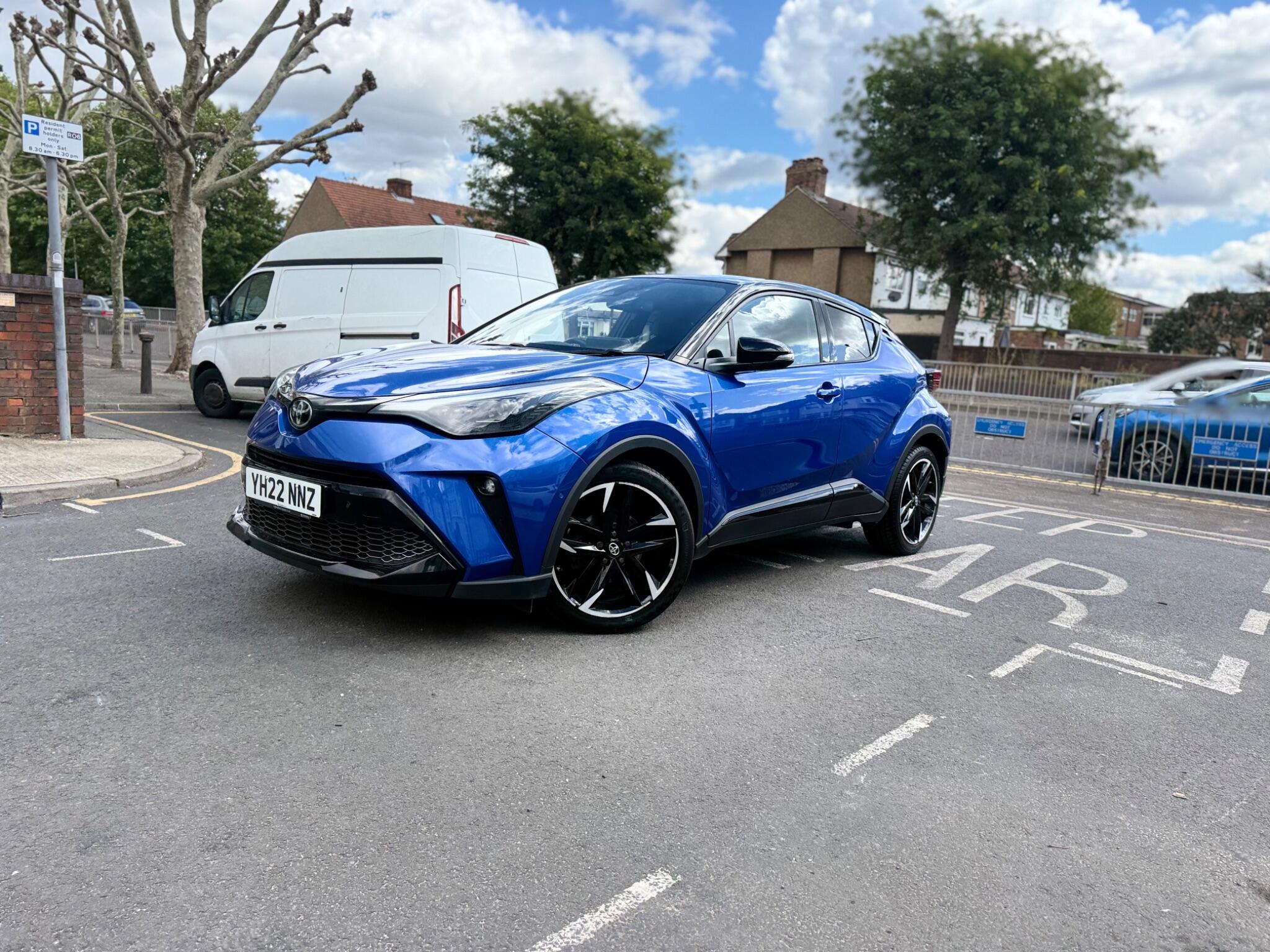 Toyota C-HR view 3