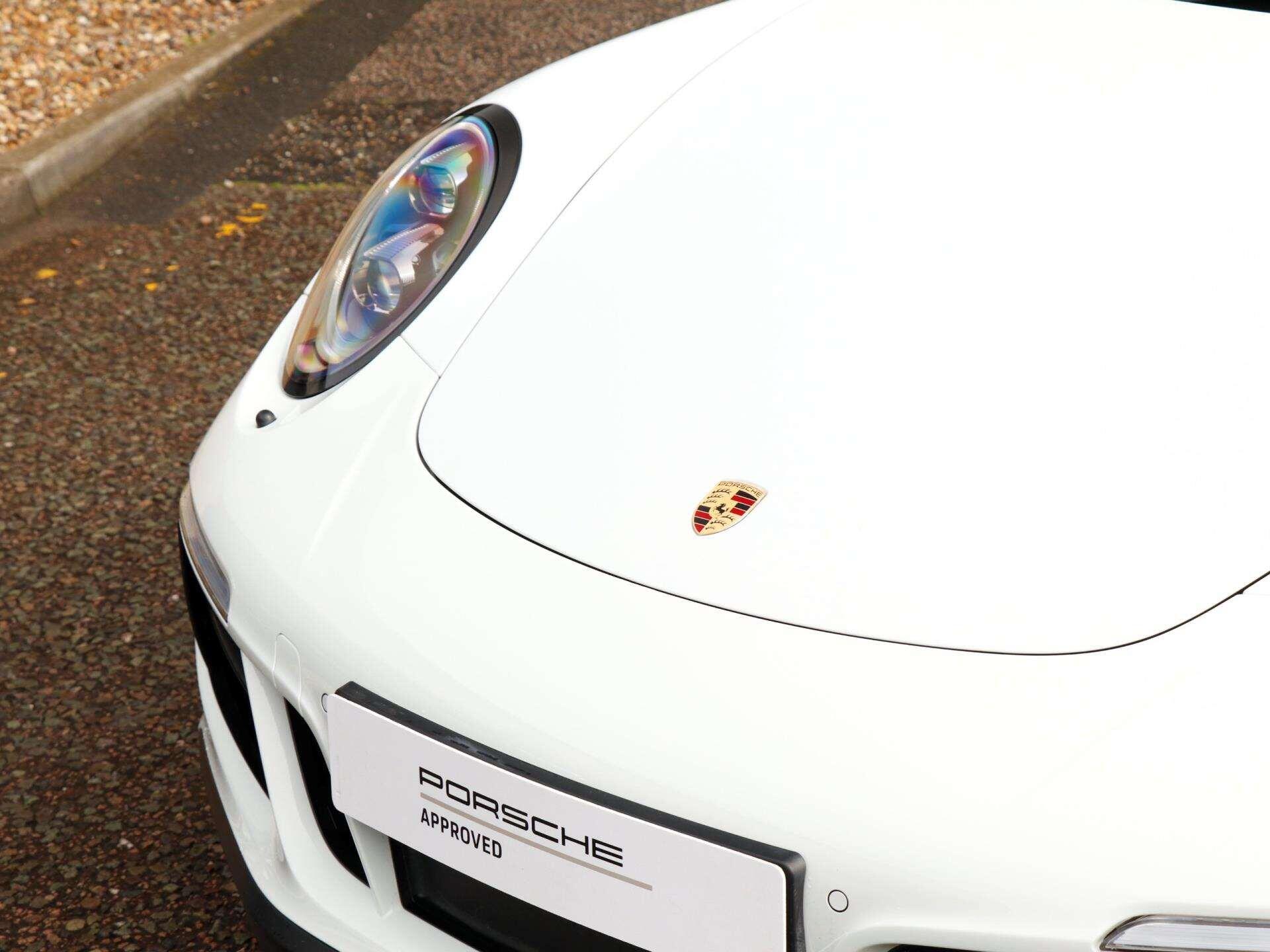 Porsche 911 view 33