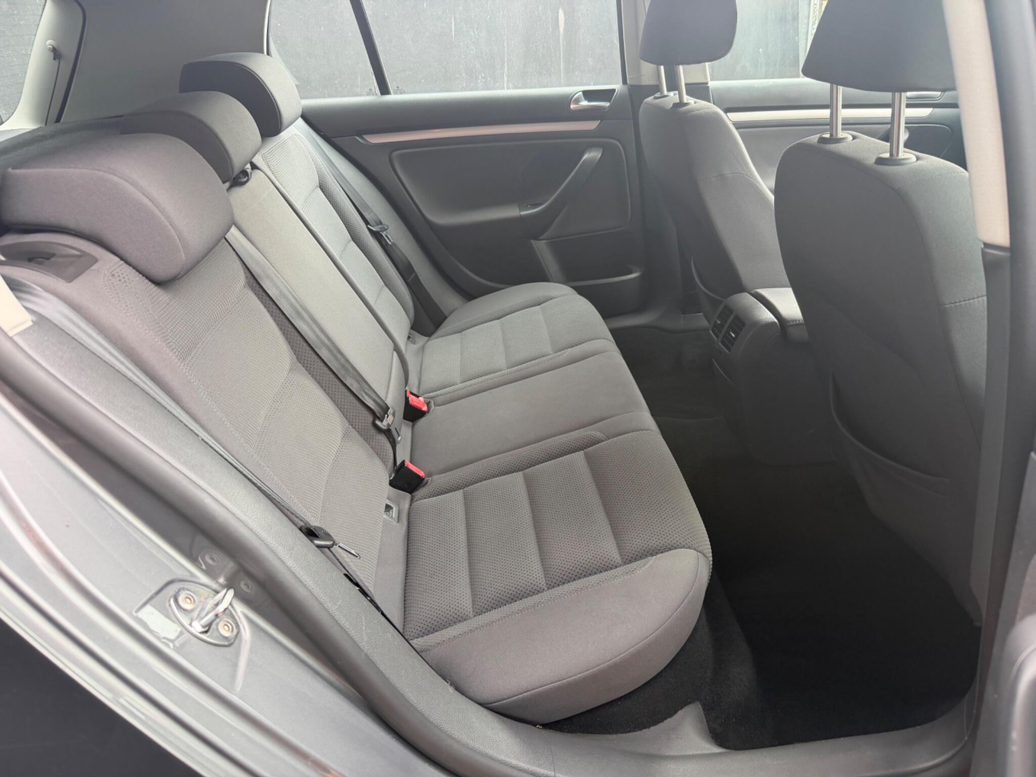 Volkswagen Golf view 6