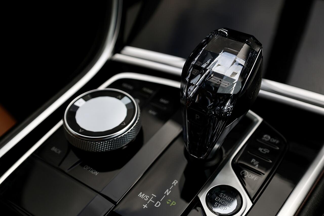 BMW 8 Series view 29