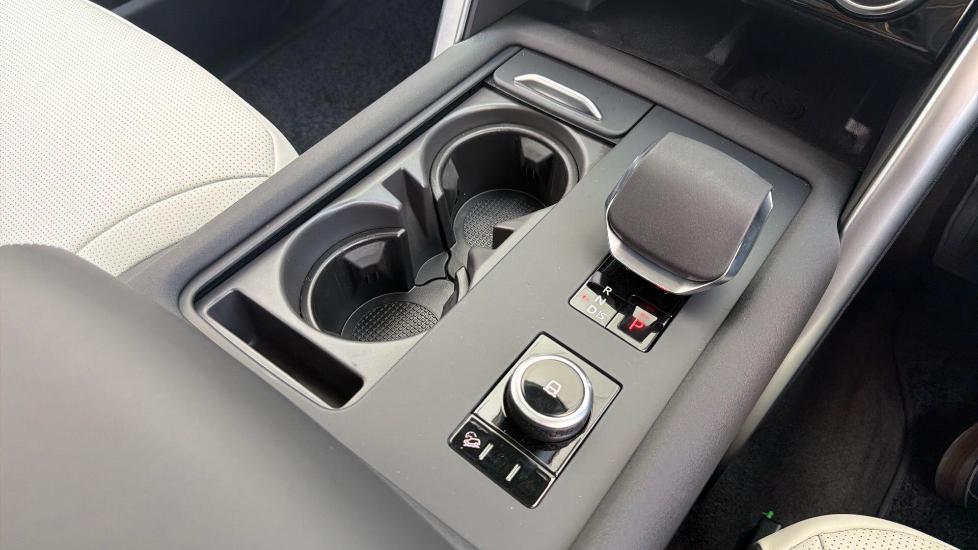 Land Rover Discovery view 6