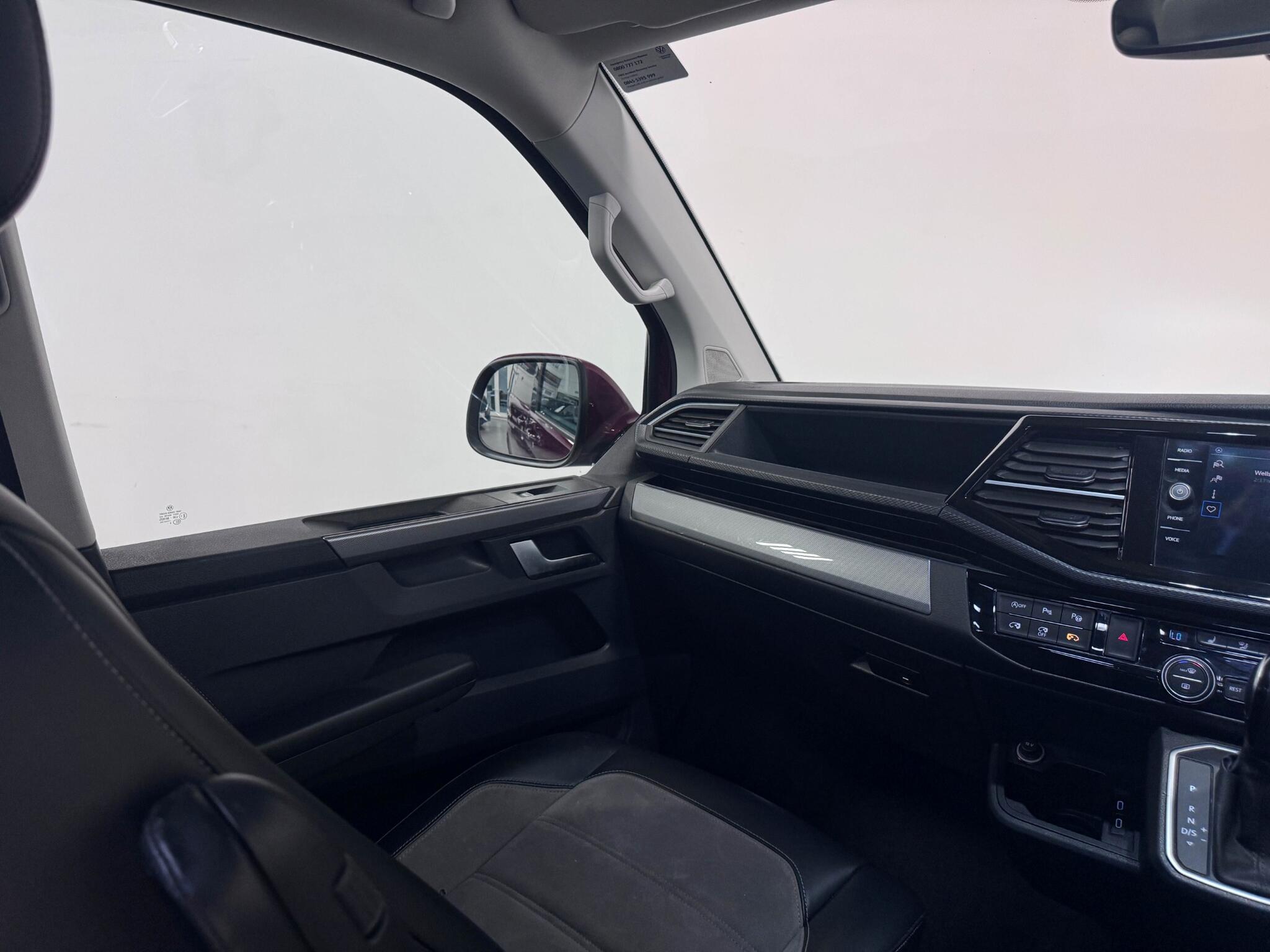 Volkswagen Caravelle view 34