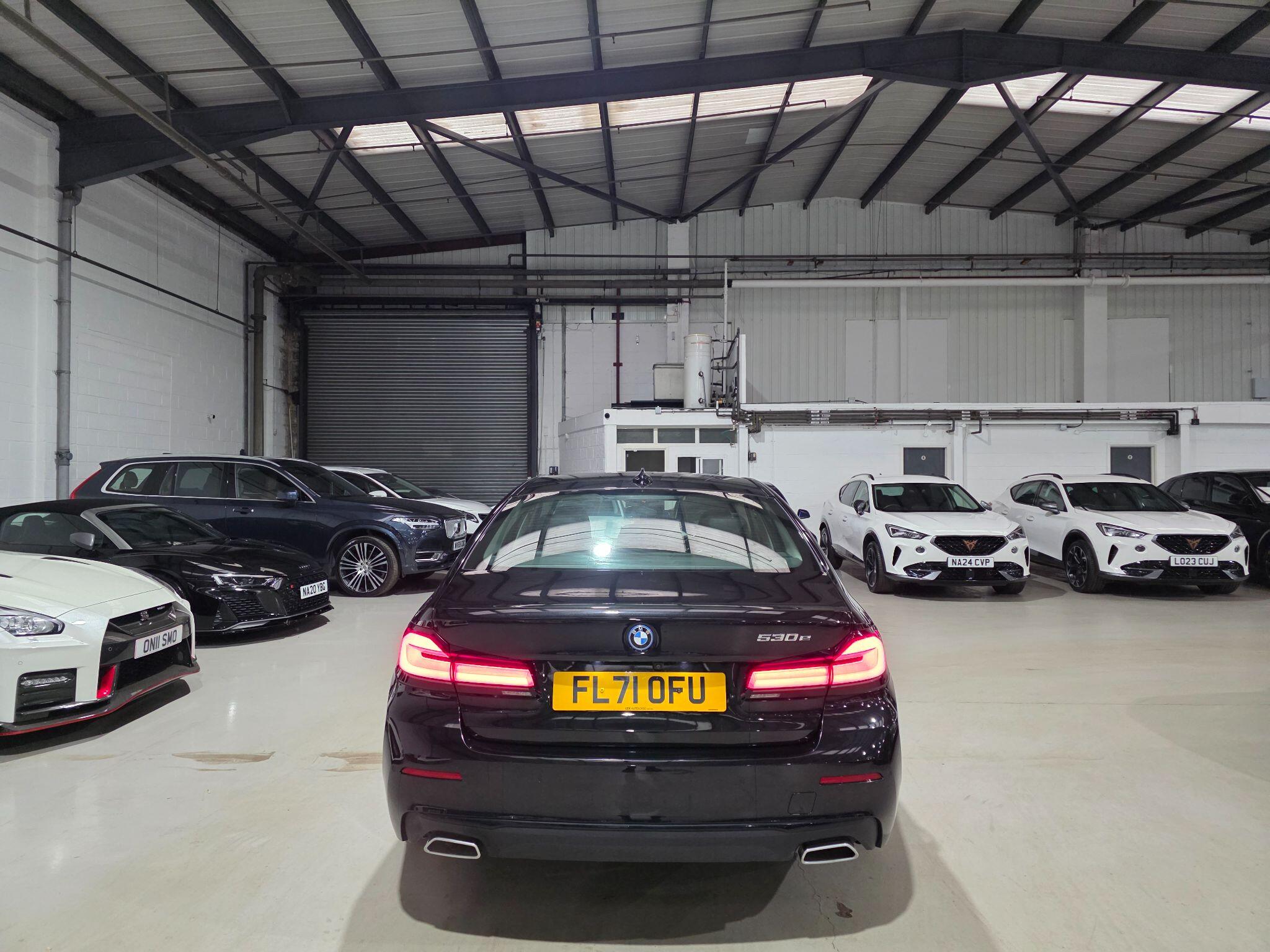 BMW 5 Series view 4