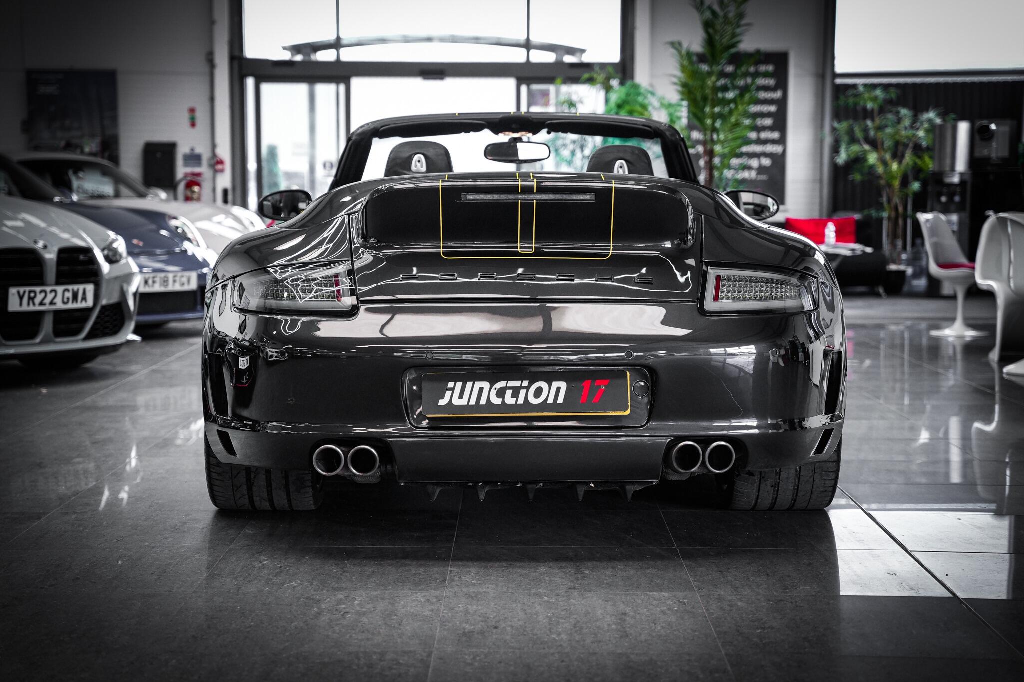 Porsche 911 view 16
