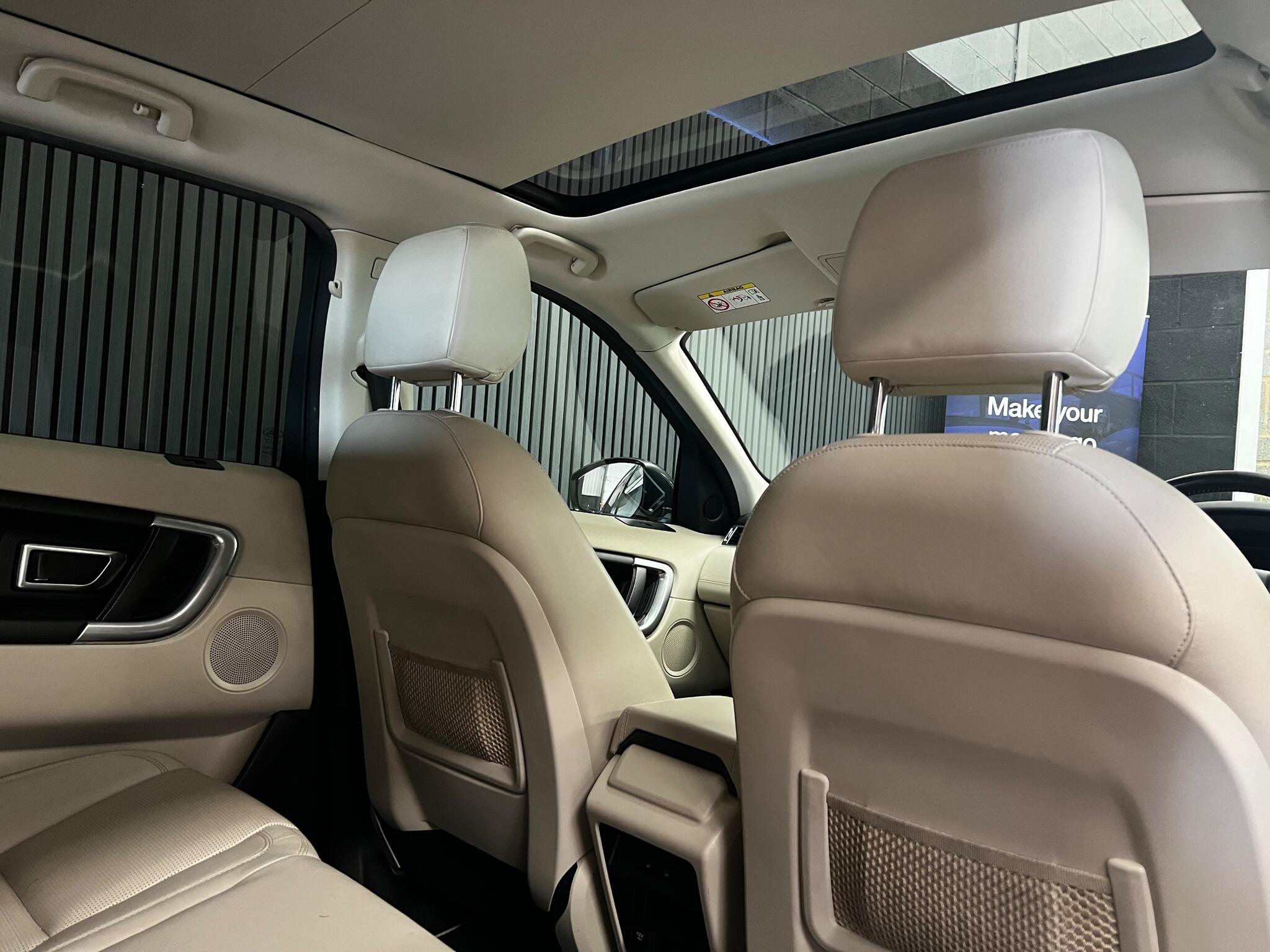 Land Rover Discovery Sport view 14