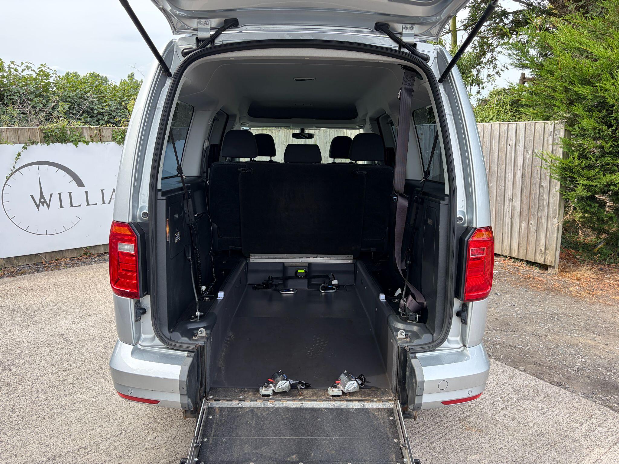 Volkswagen Caddy Maxi Life view 17