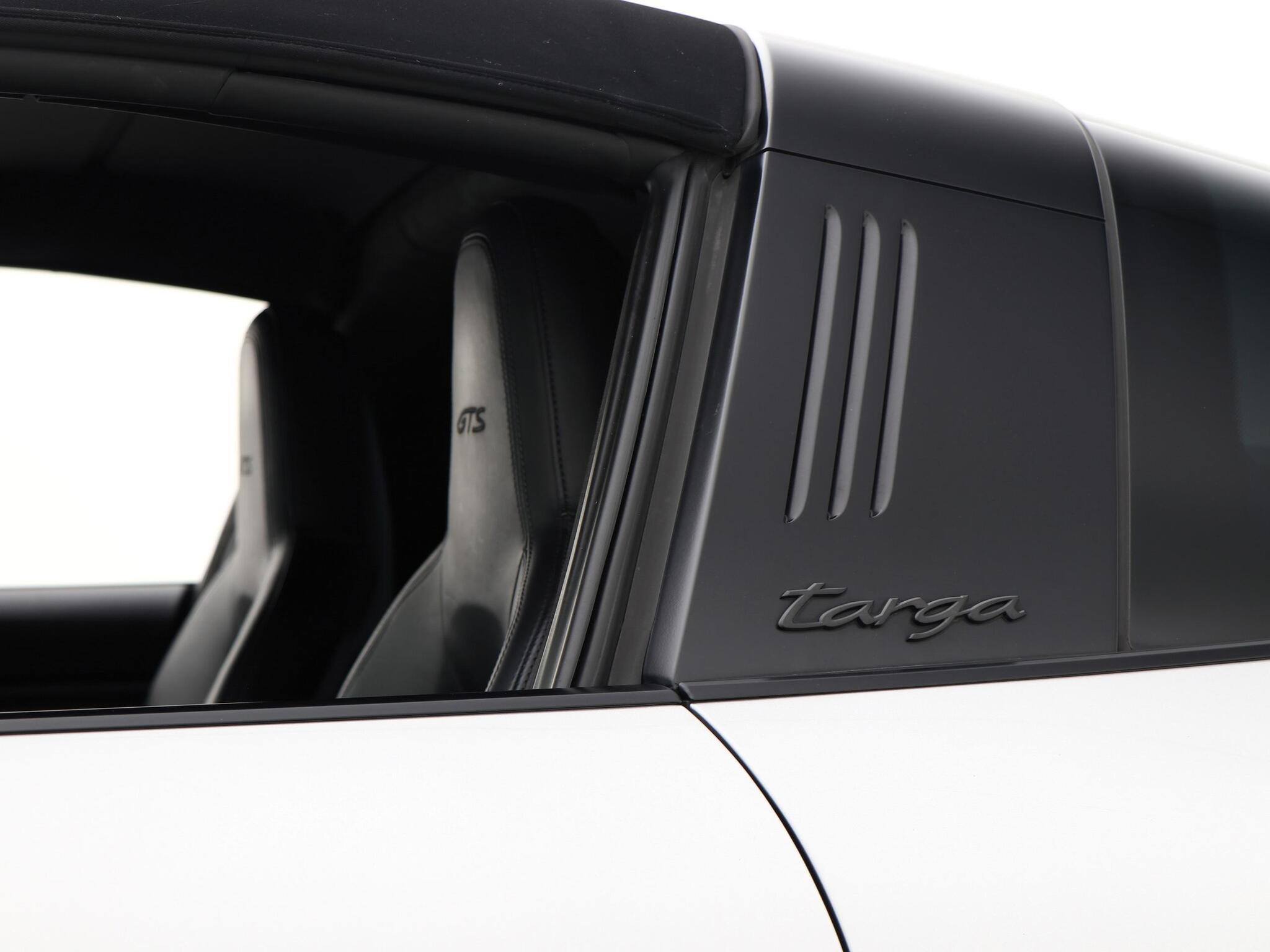 Porsche 911 view 50