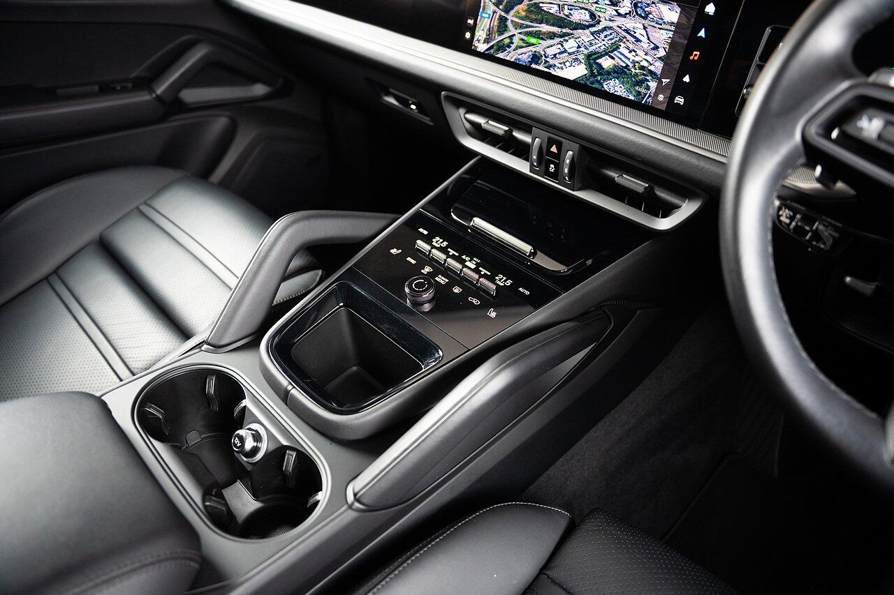 Porsche Cayenne view 30