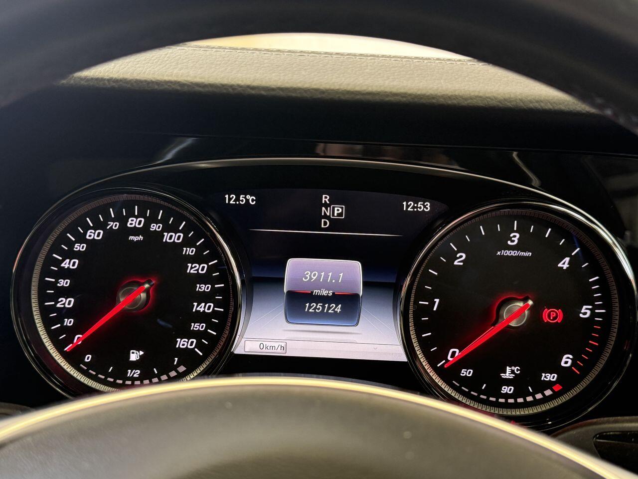 Mercedes-Benz E Class view 36