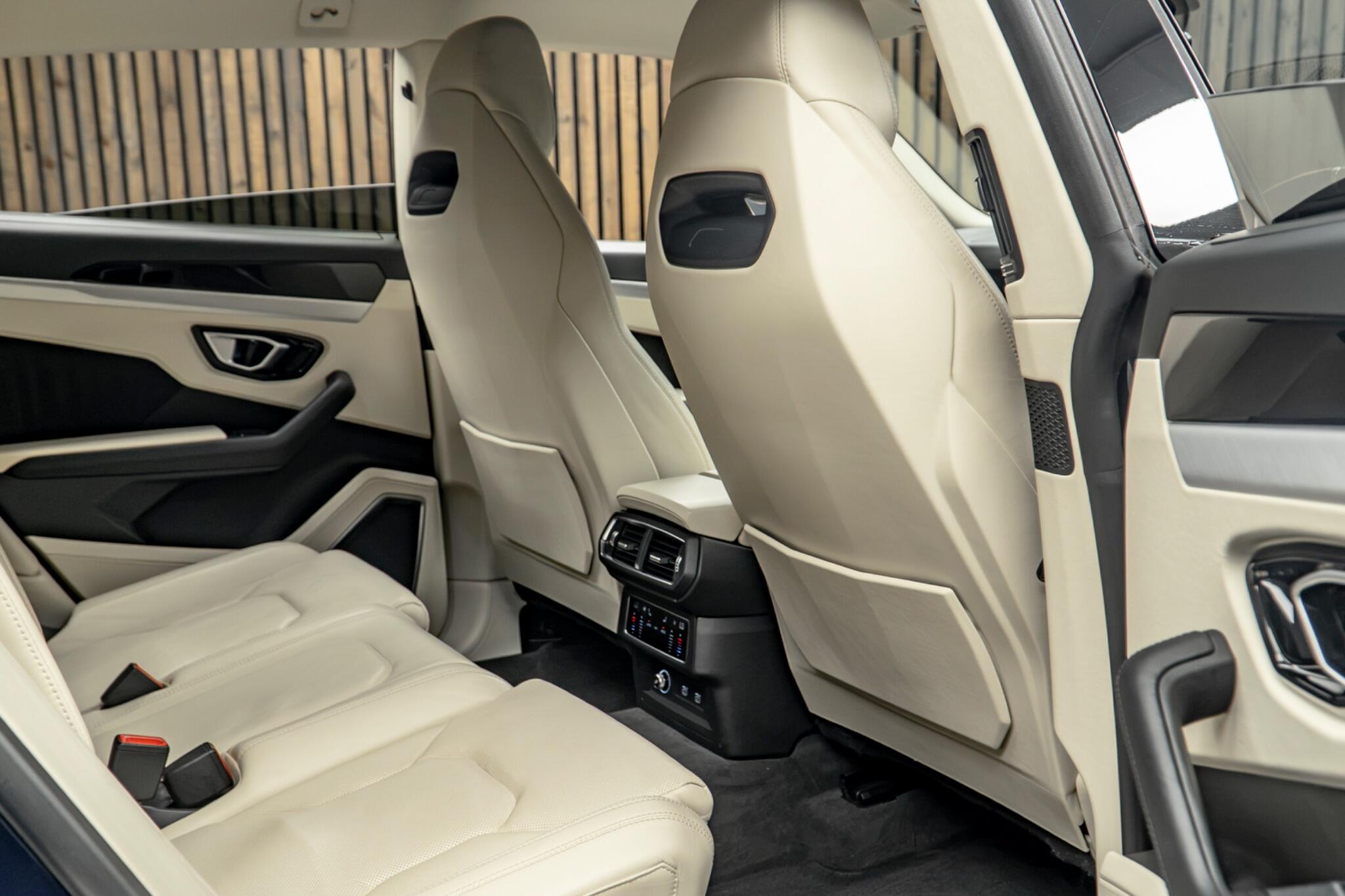 Lamborghini Urus view 46