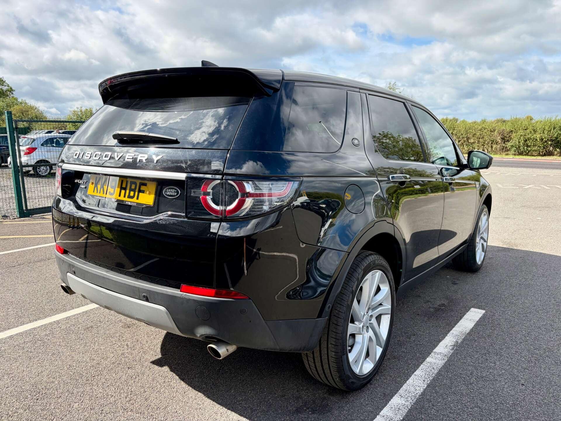 Land Rover Discovery Sport view 8