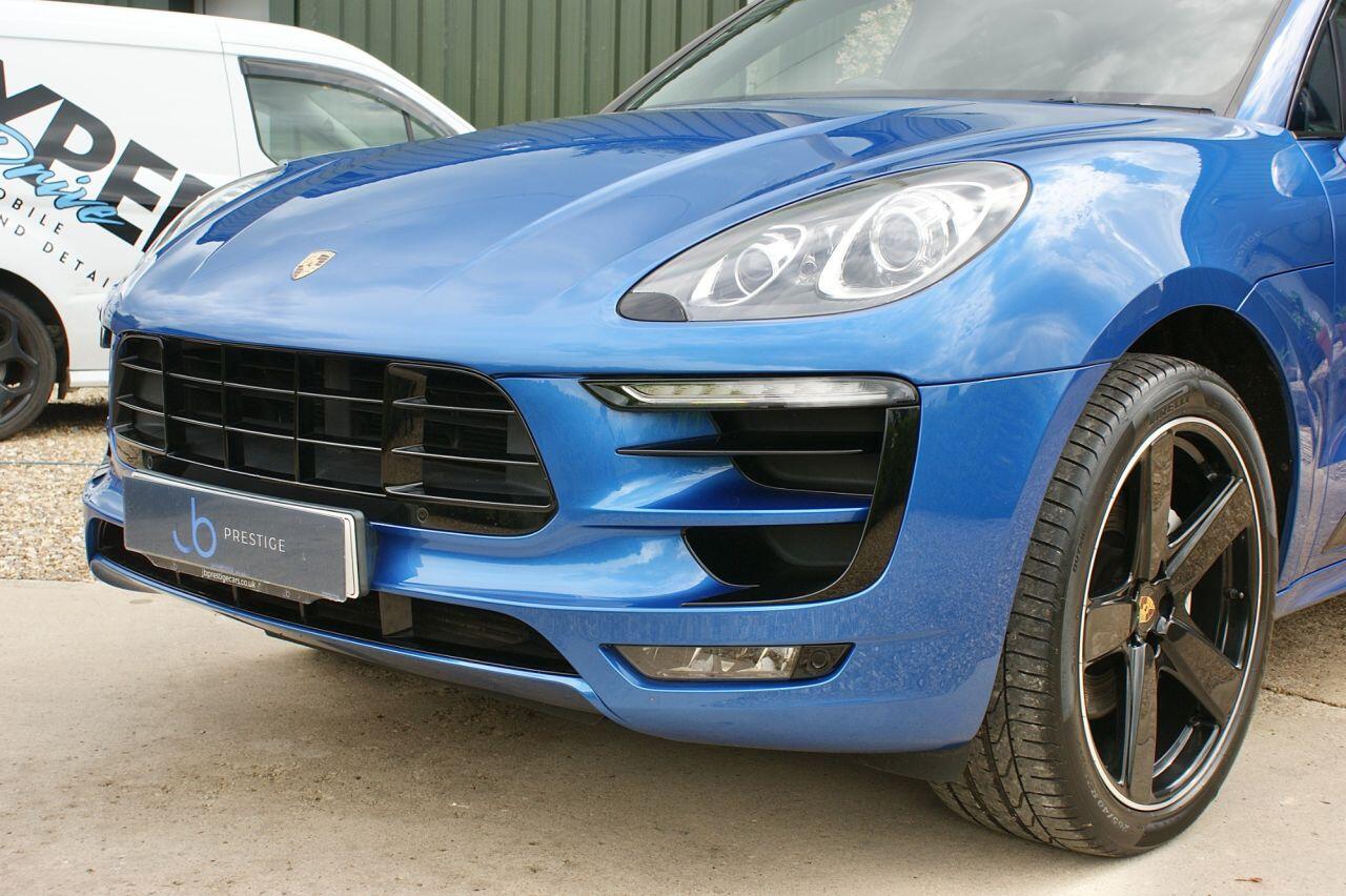 Porsche Macan view 25