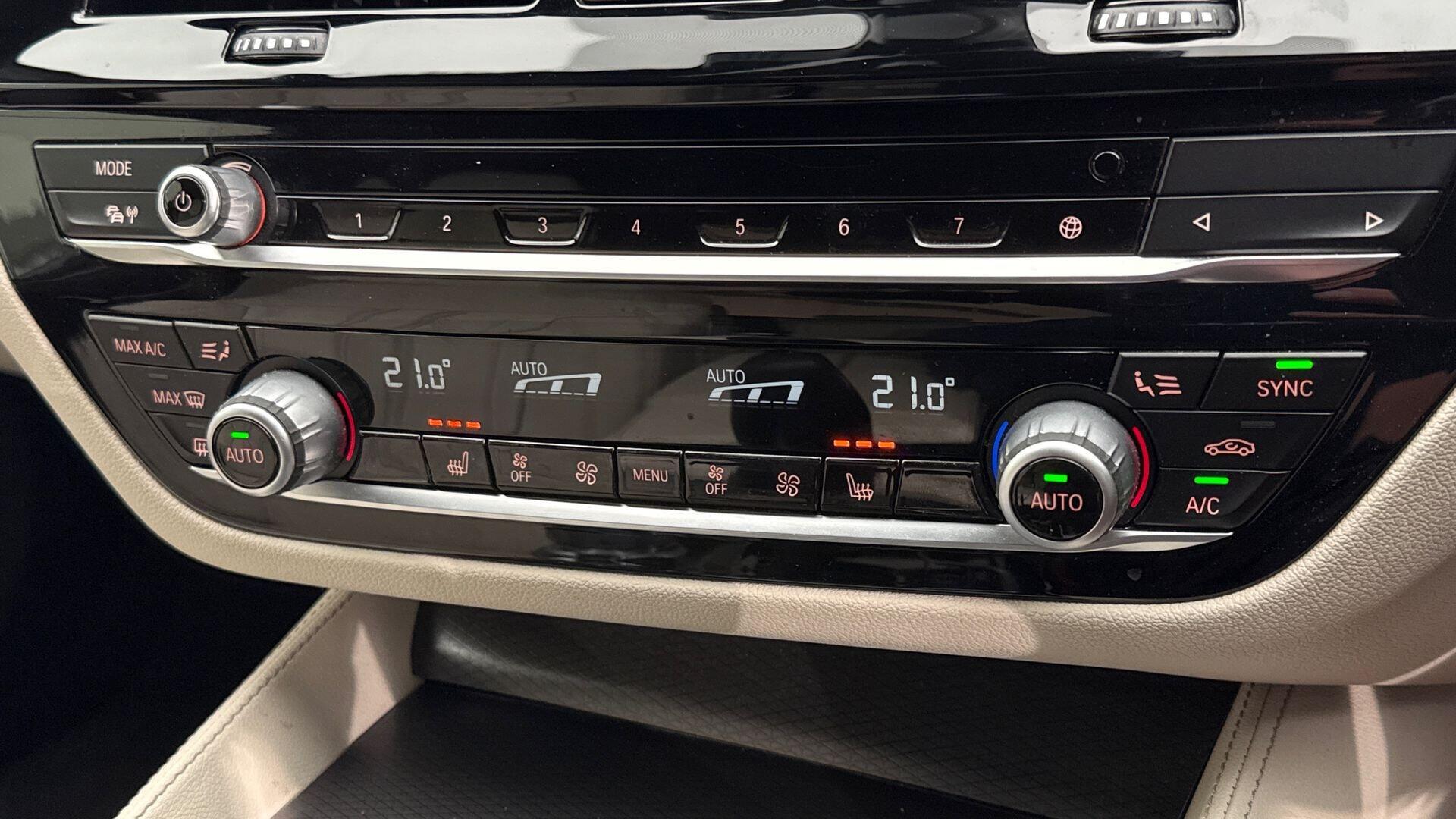 BMW 5 Series view 25