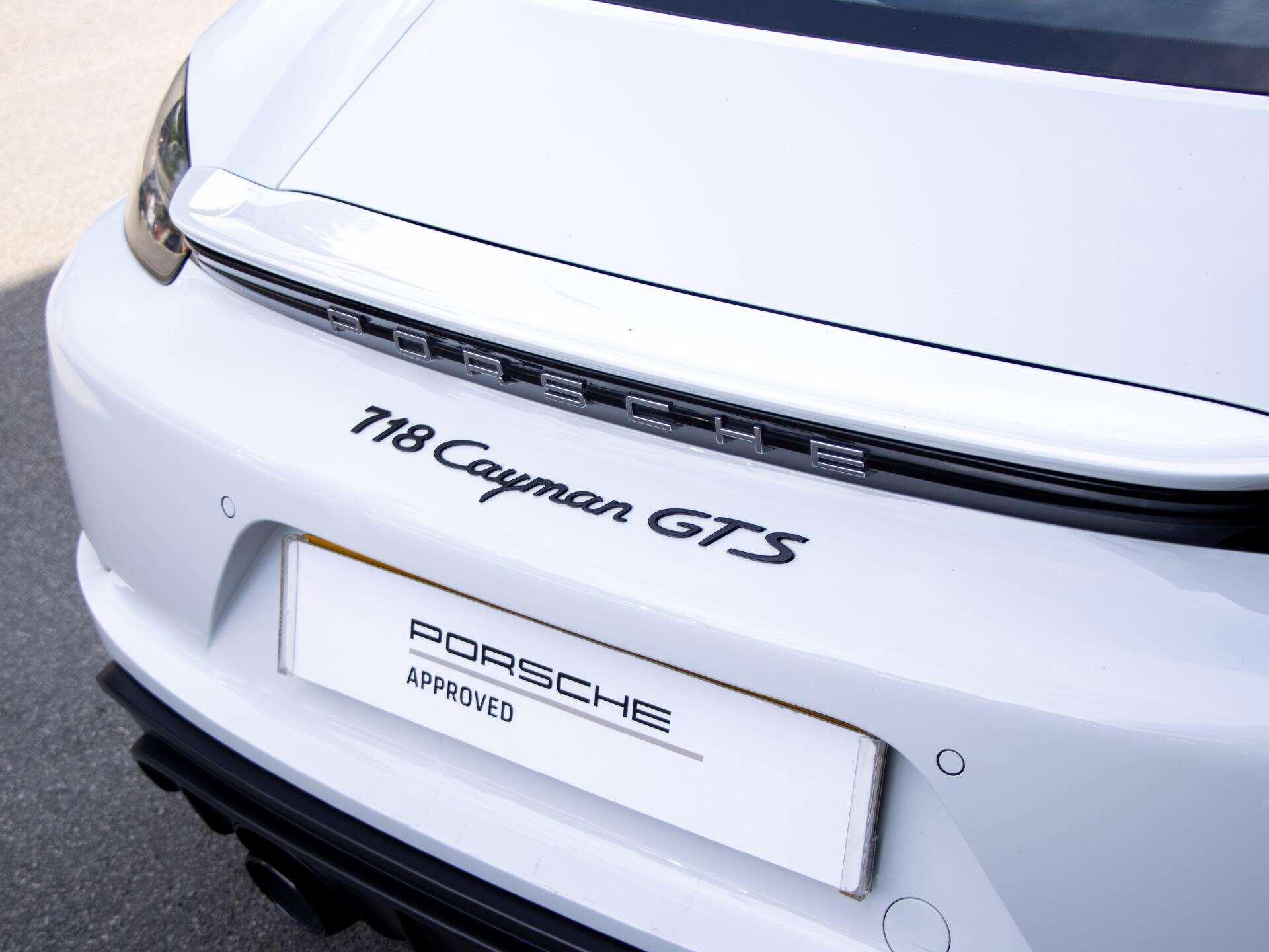 Porsche Cayman view 10
